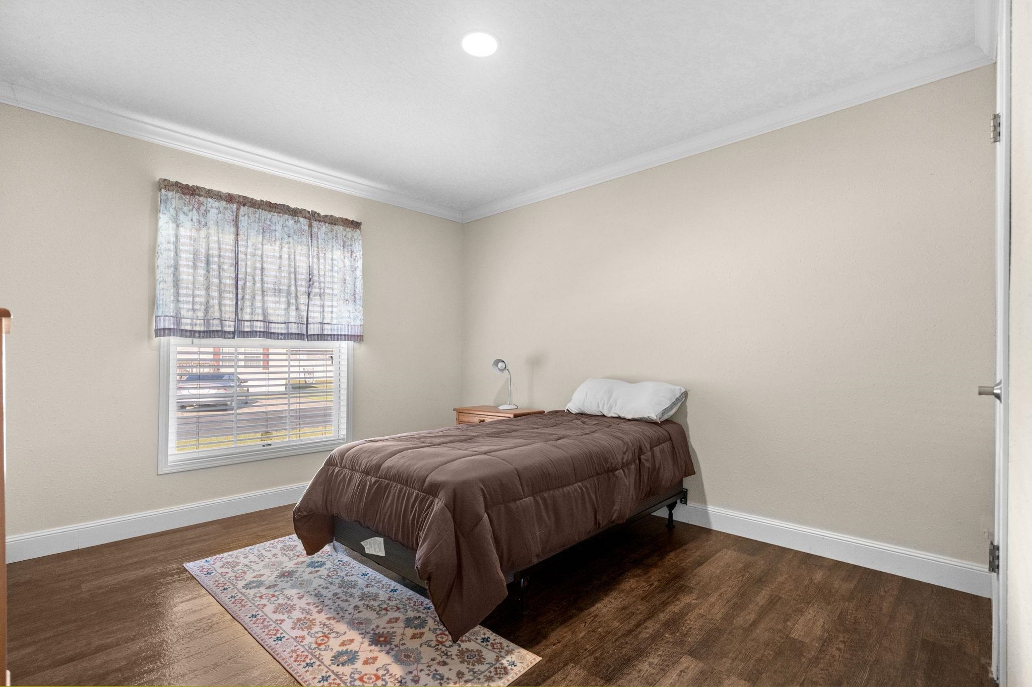 1040 Colonial Ln. Property Photo 27