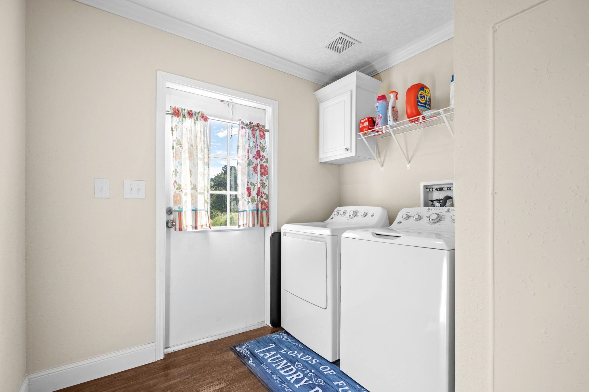 1040 Colonial Ln. Property Photo 29