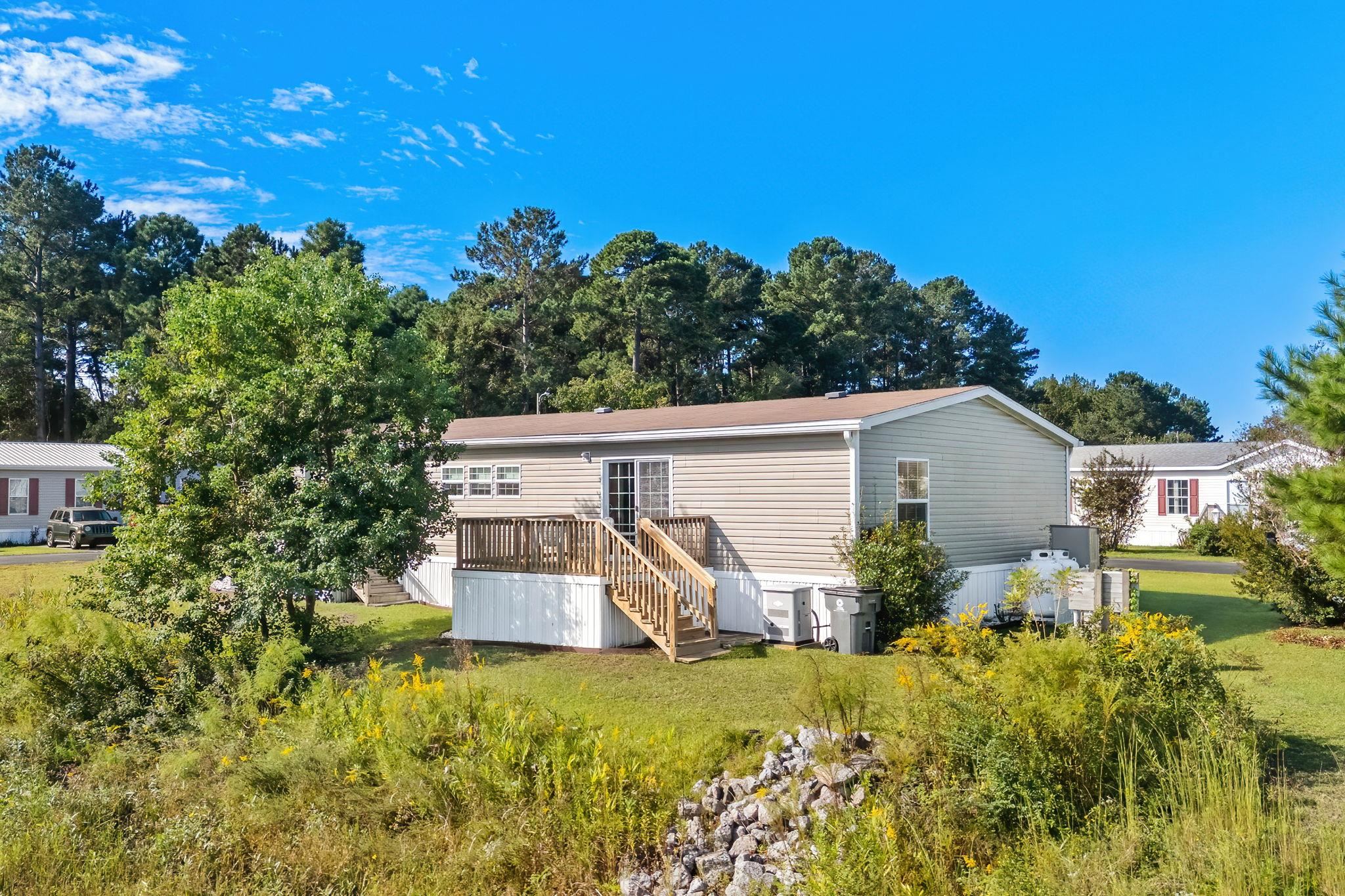 1040 Colonial Ln. Property Photo 33