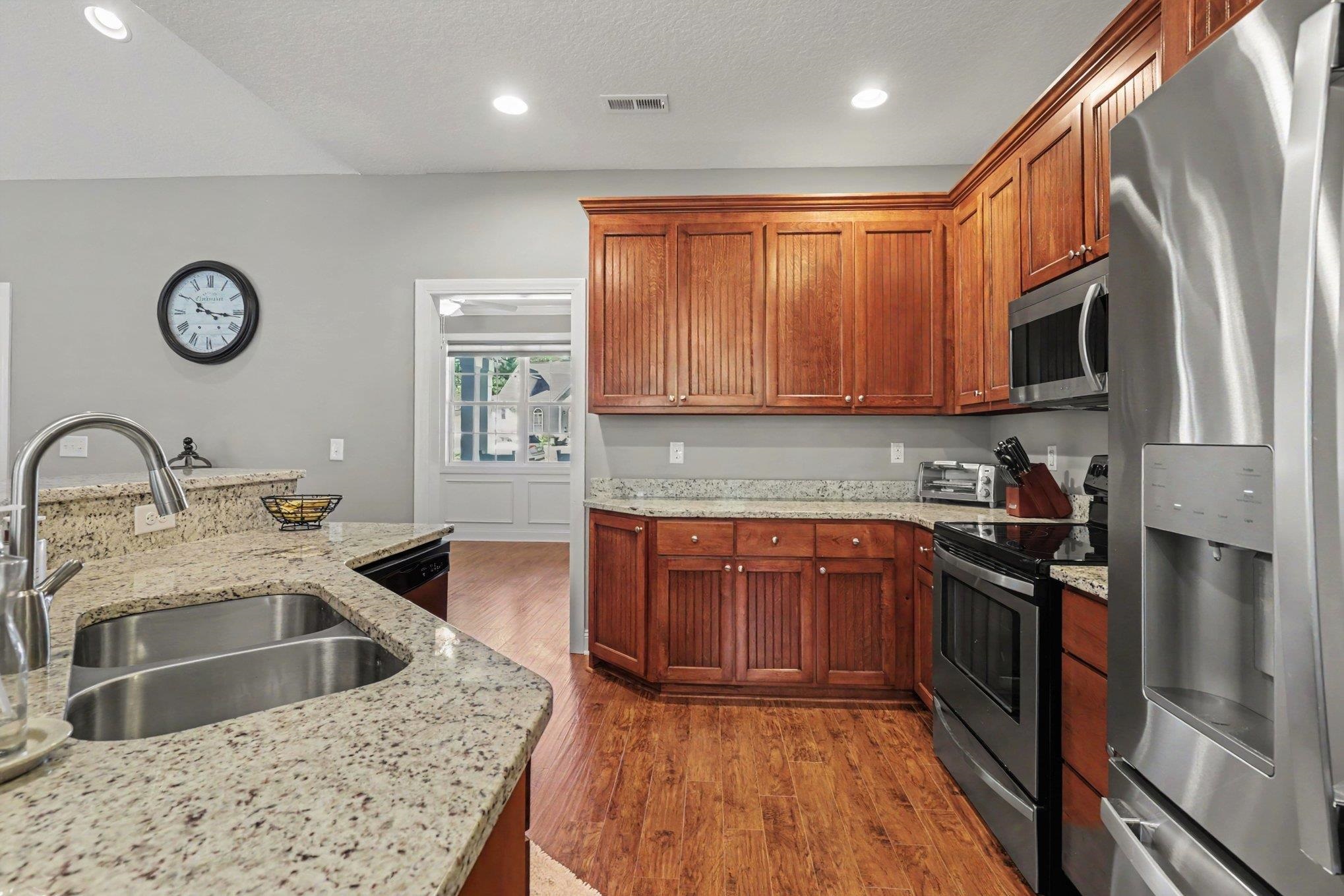 1039 Rosehaven Dr. Property Photo 4