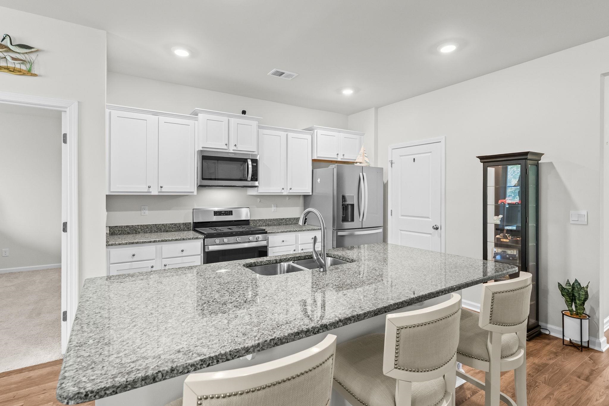 4001 Sweetspire Court Property Photo 12