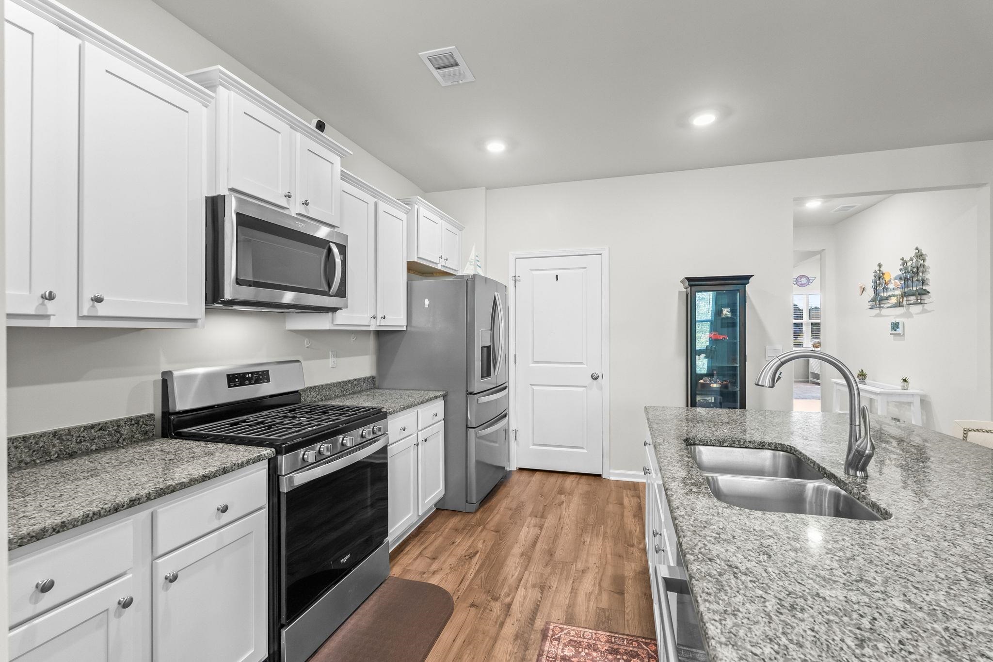 4001 Sweetspire Court Property Photo 17