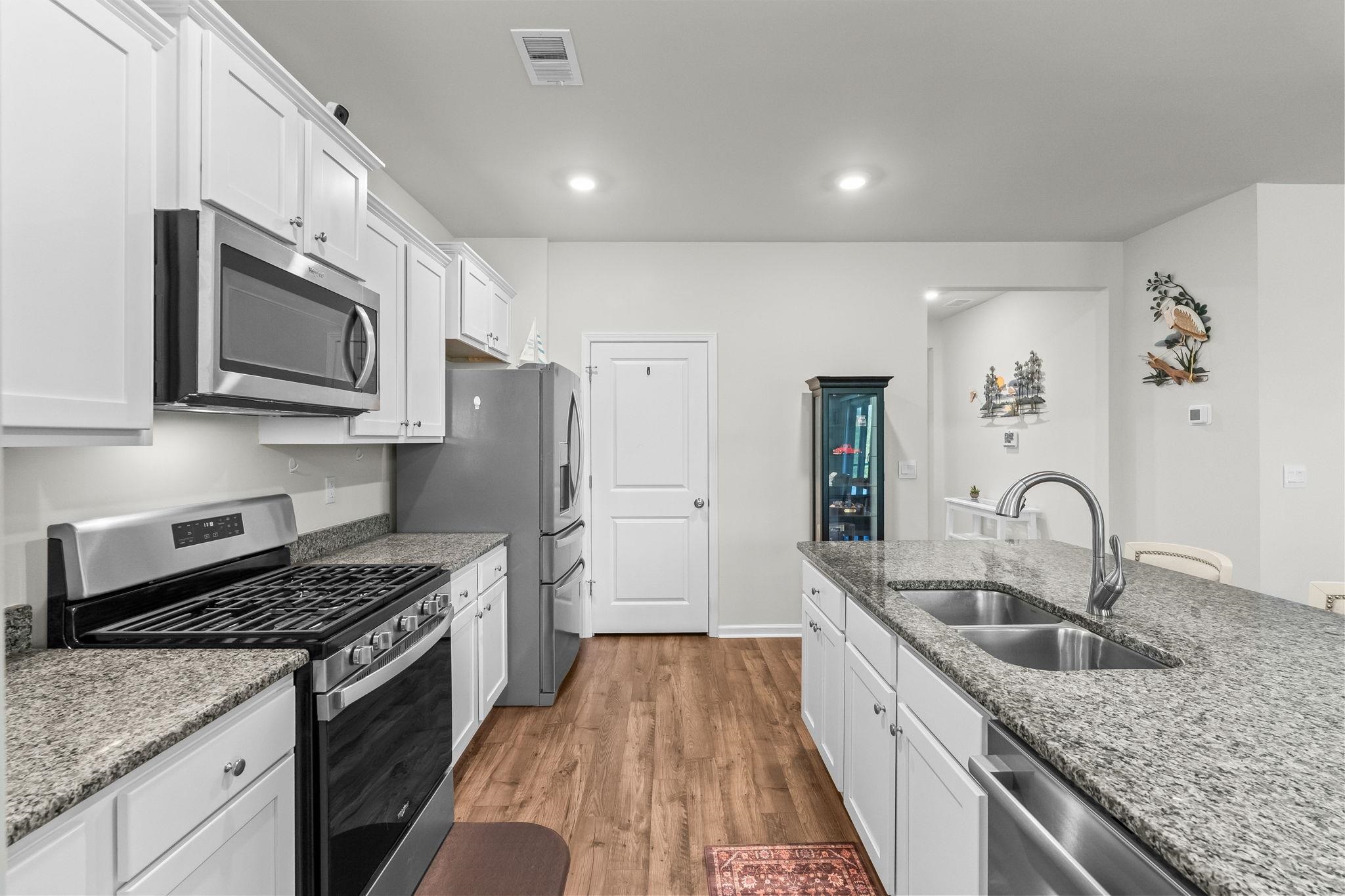 4001 Sweetspire Court Property Photo 18