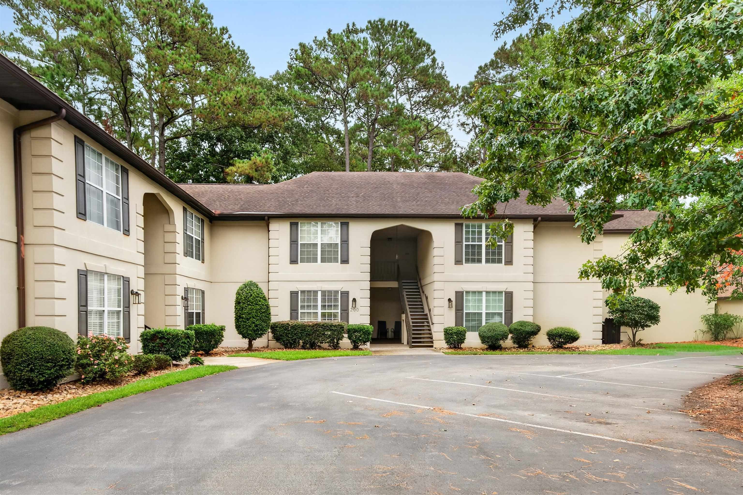 208 Pipers Ln. Property Photo 1