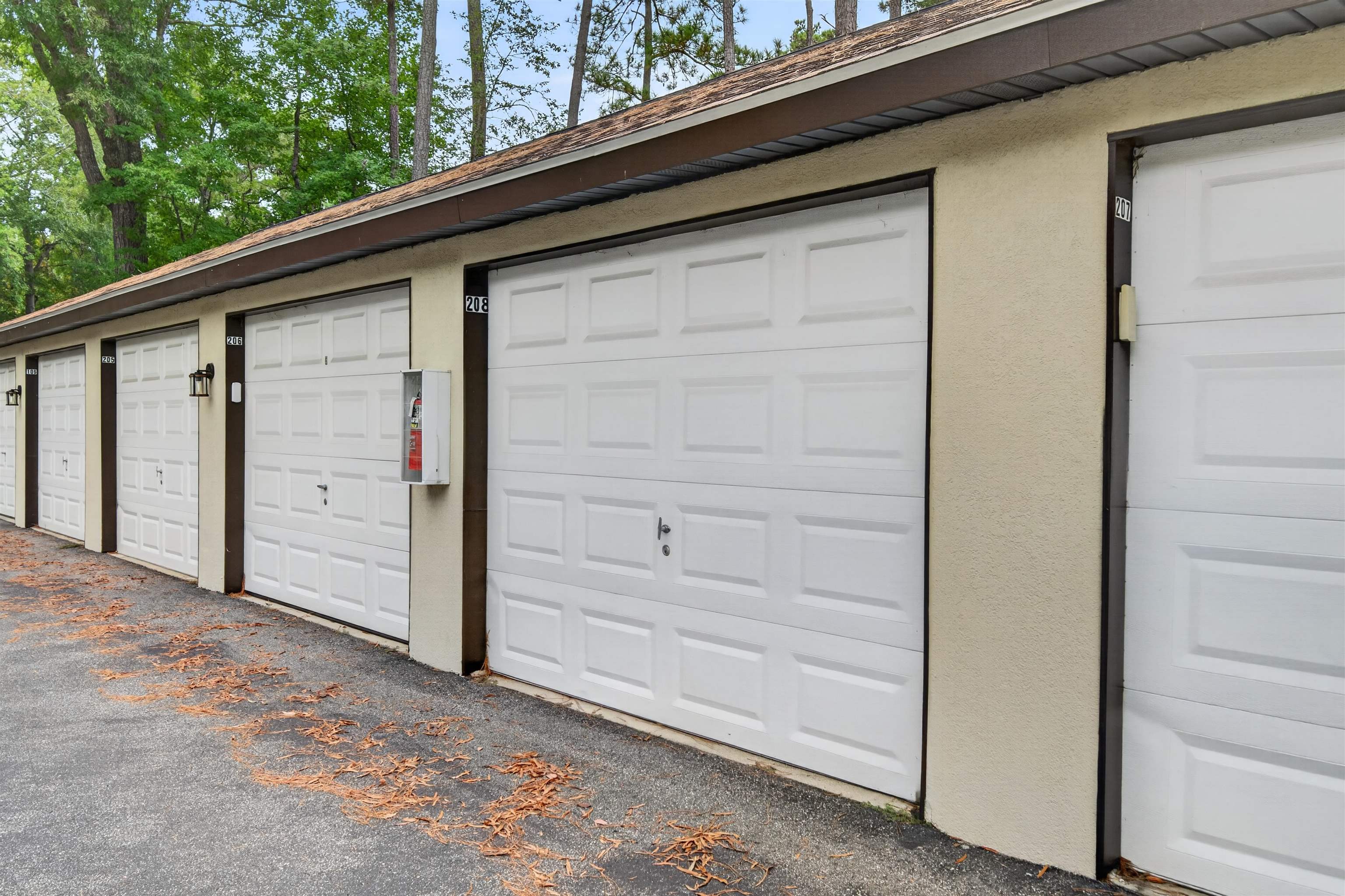 208 Pipers Ln. Property Photo 6