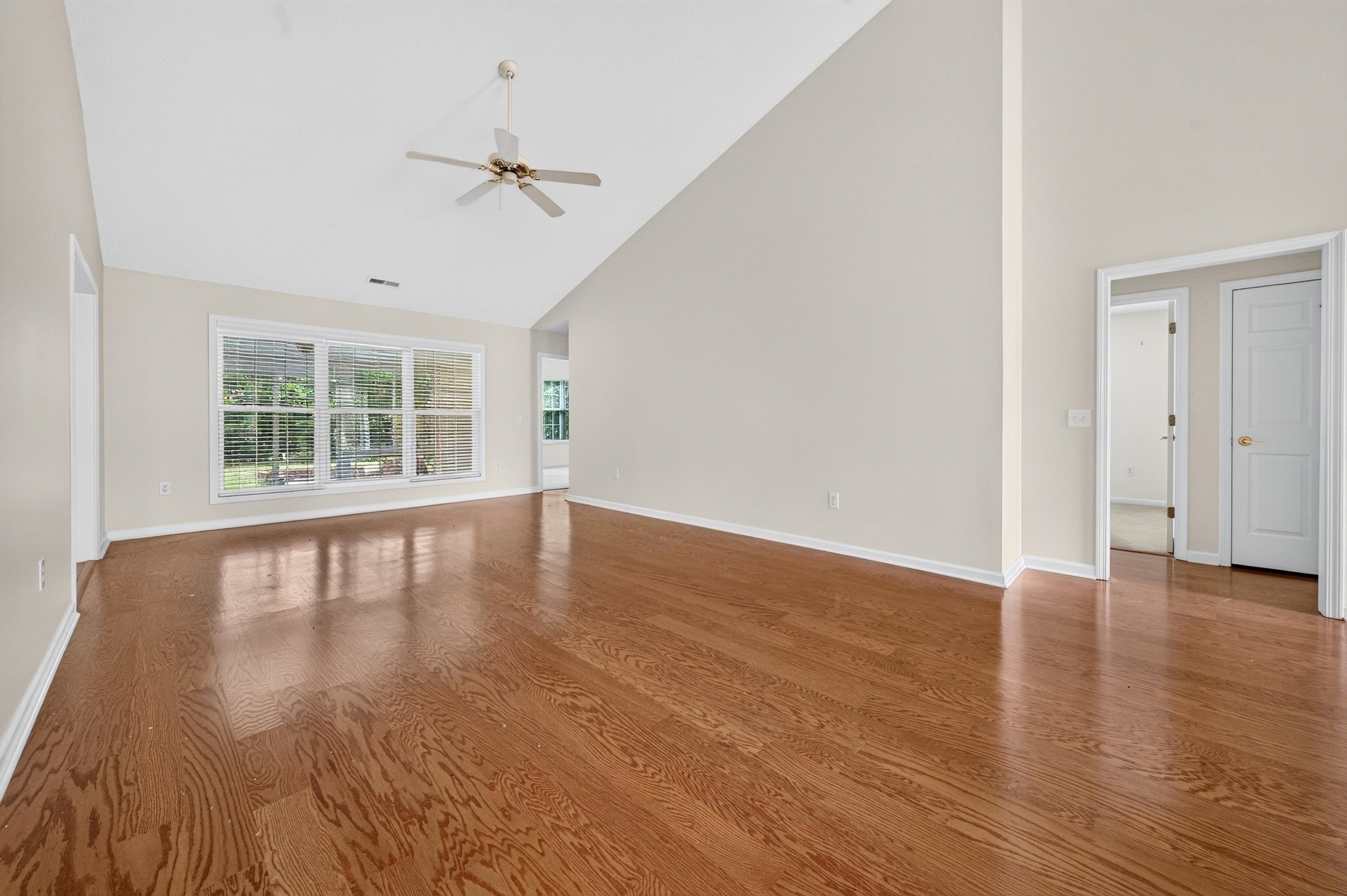 1076 Vestry Dr. Property Photo 5