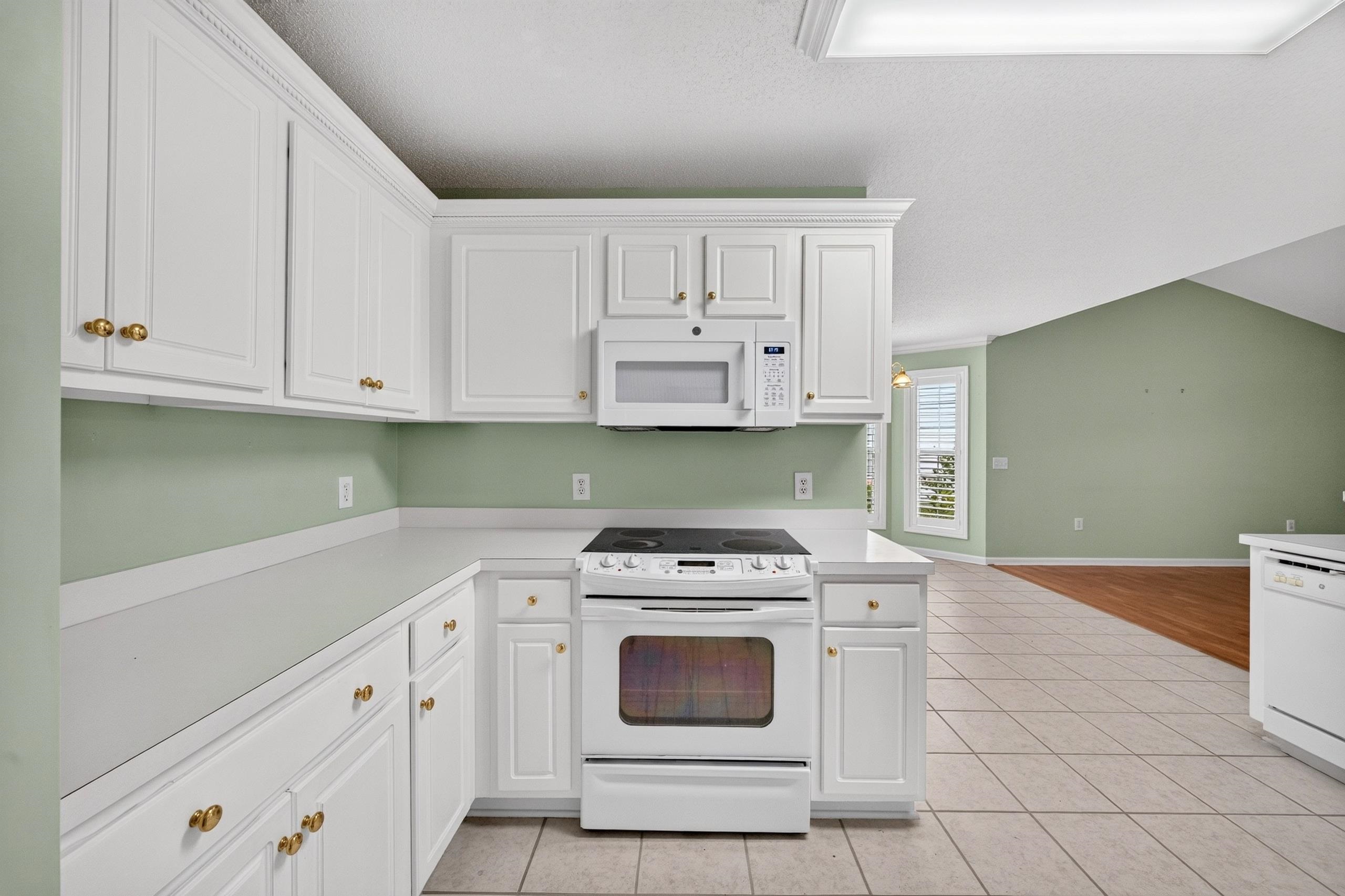 1076 Vestry Dr. Property Photo 12