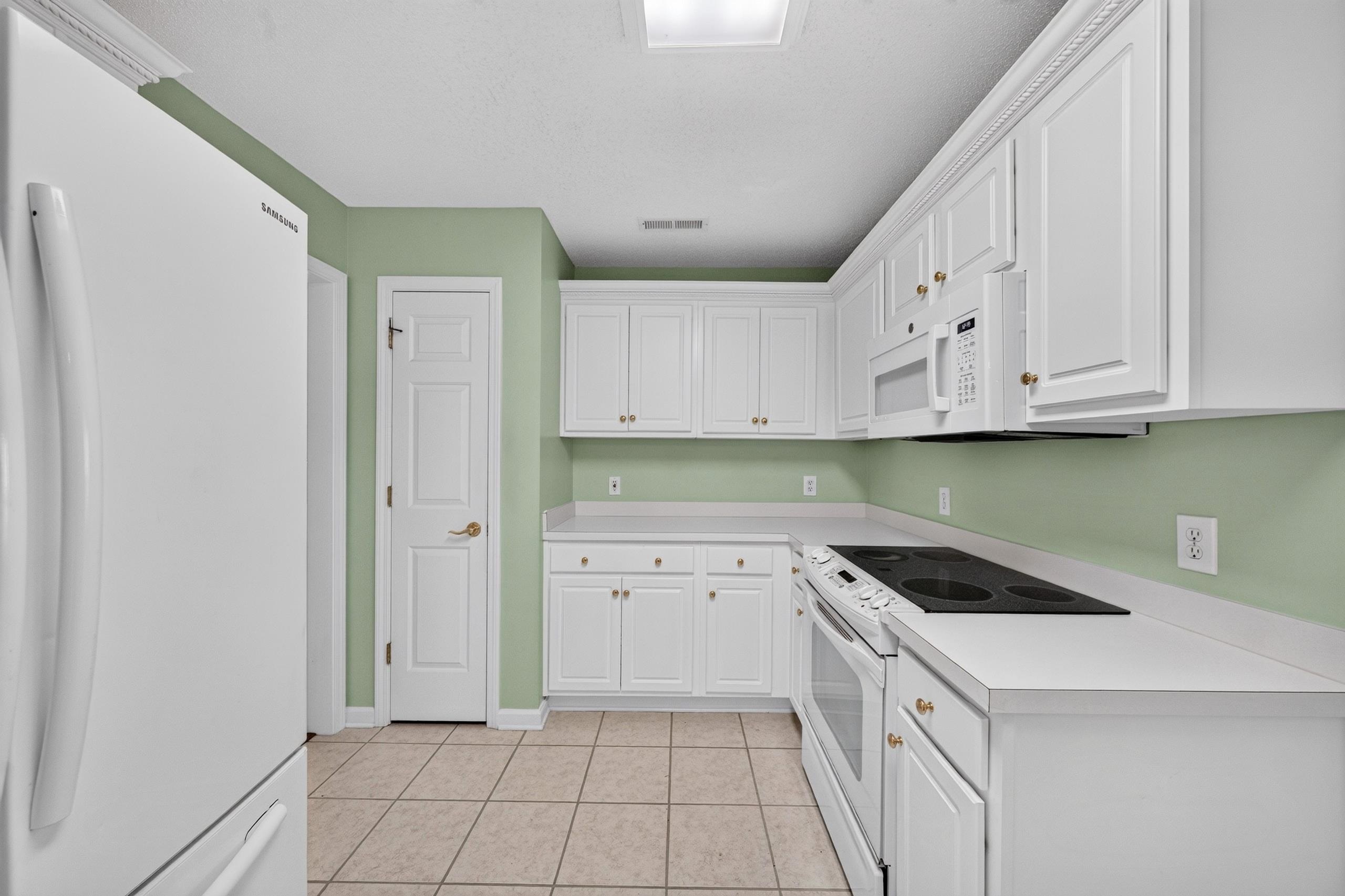 1076 Vestry Dr. Property Photo 13