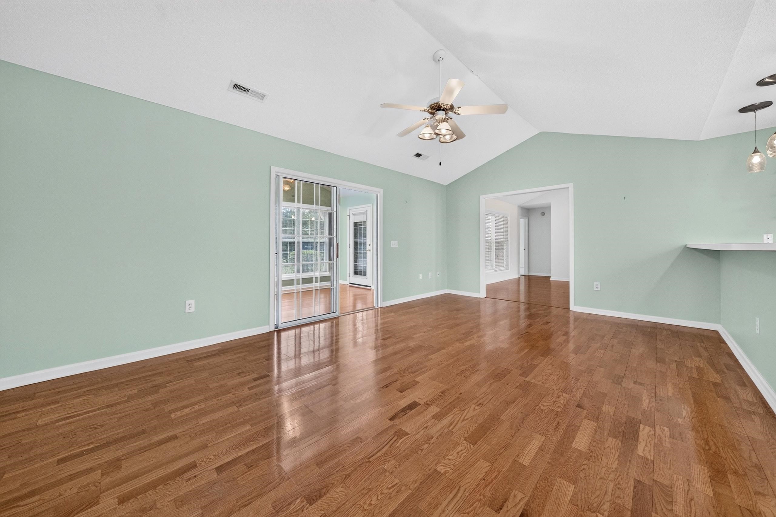 1076 Vestry Dr. Property Photo 20
