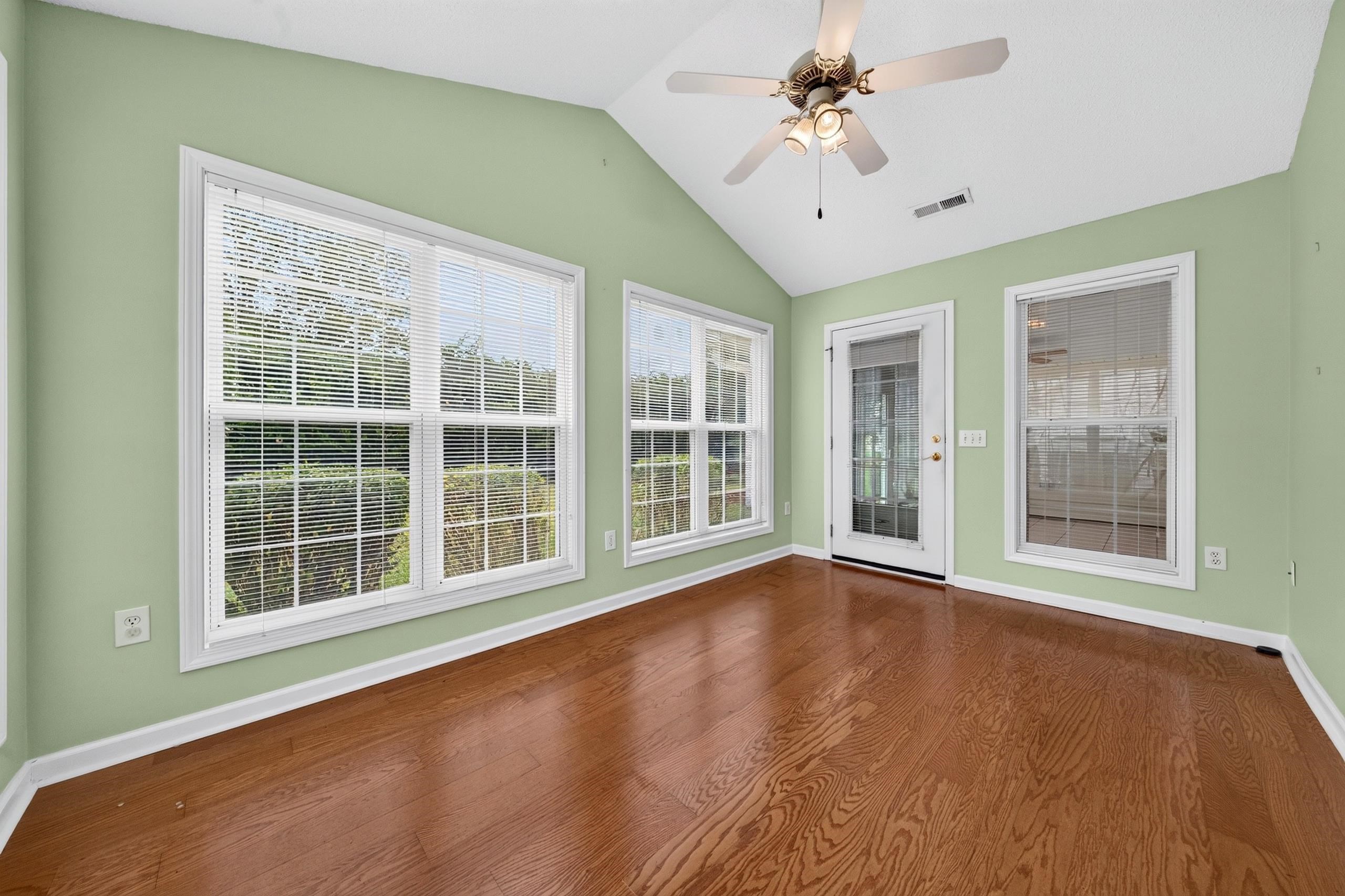 1076 Vestry Dr. Property Photo 23