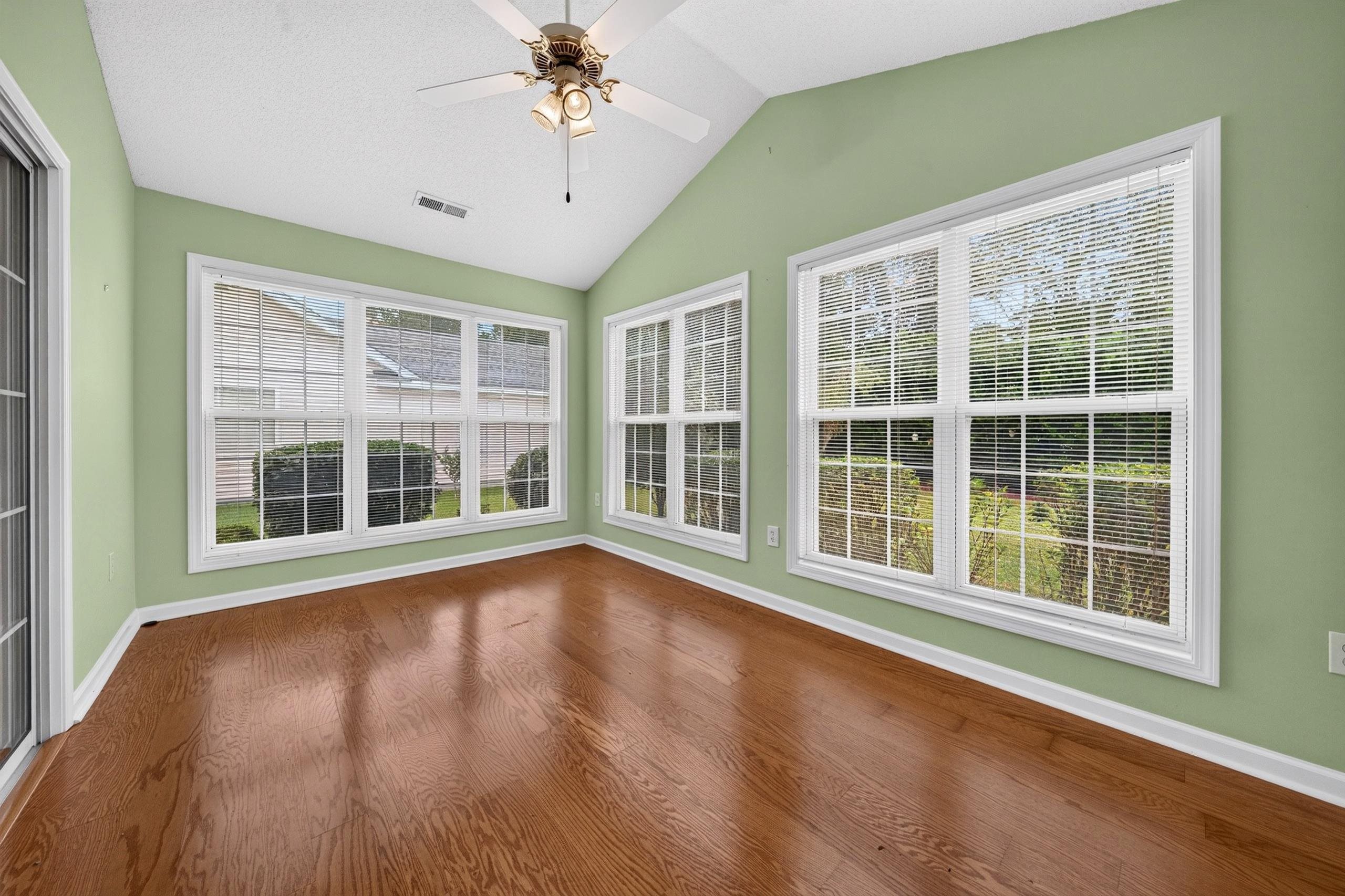 1076 Vestry Dr. Property Photo 25