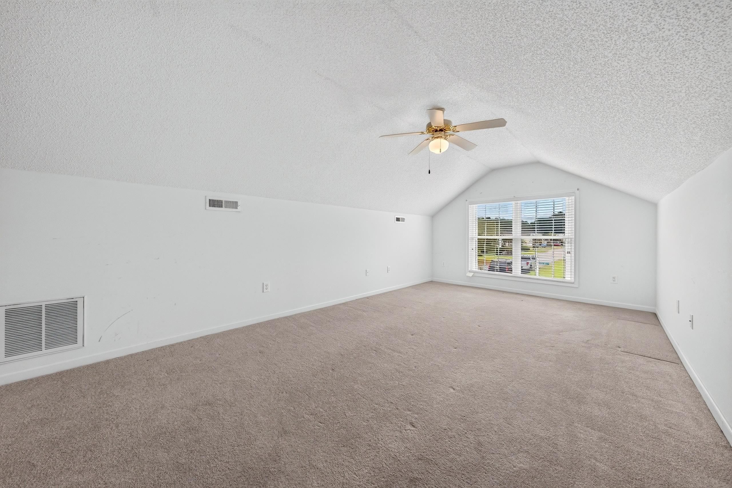 1076 Vestry Dr. Property Photo 42