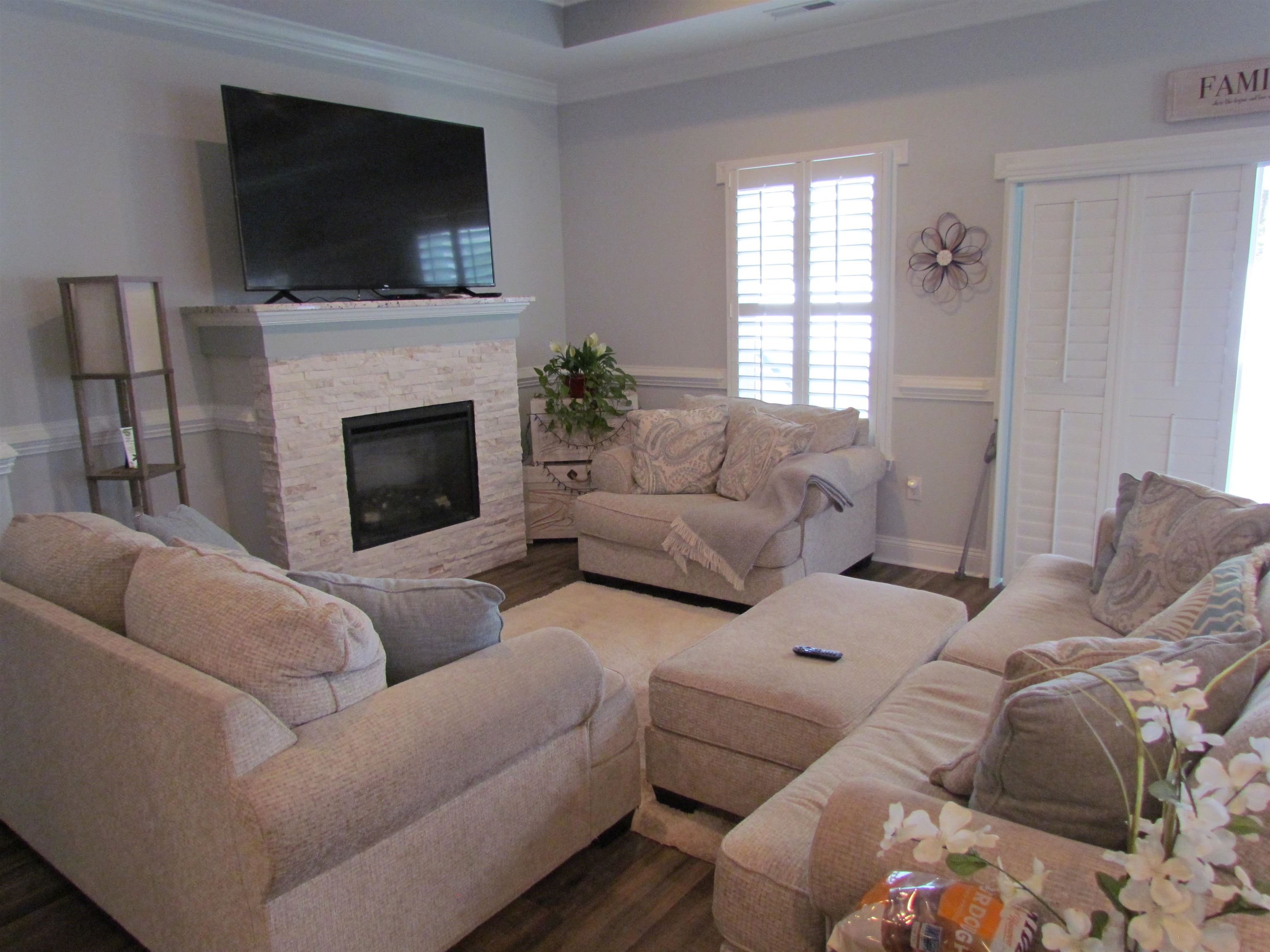 194 Swallowtail Ct. Property Photo 6