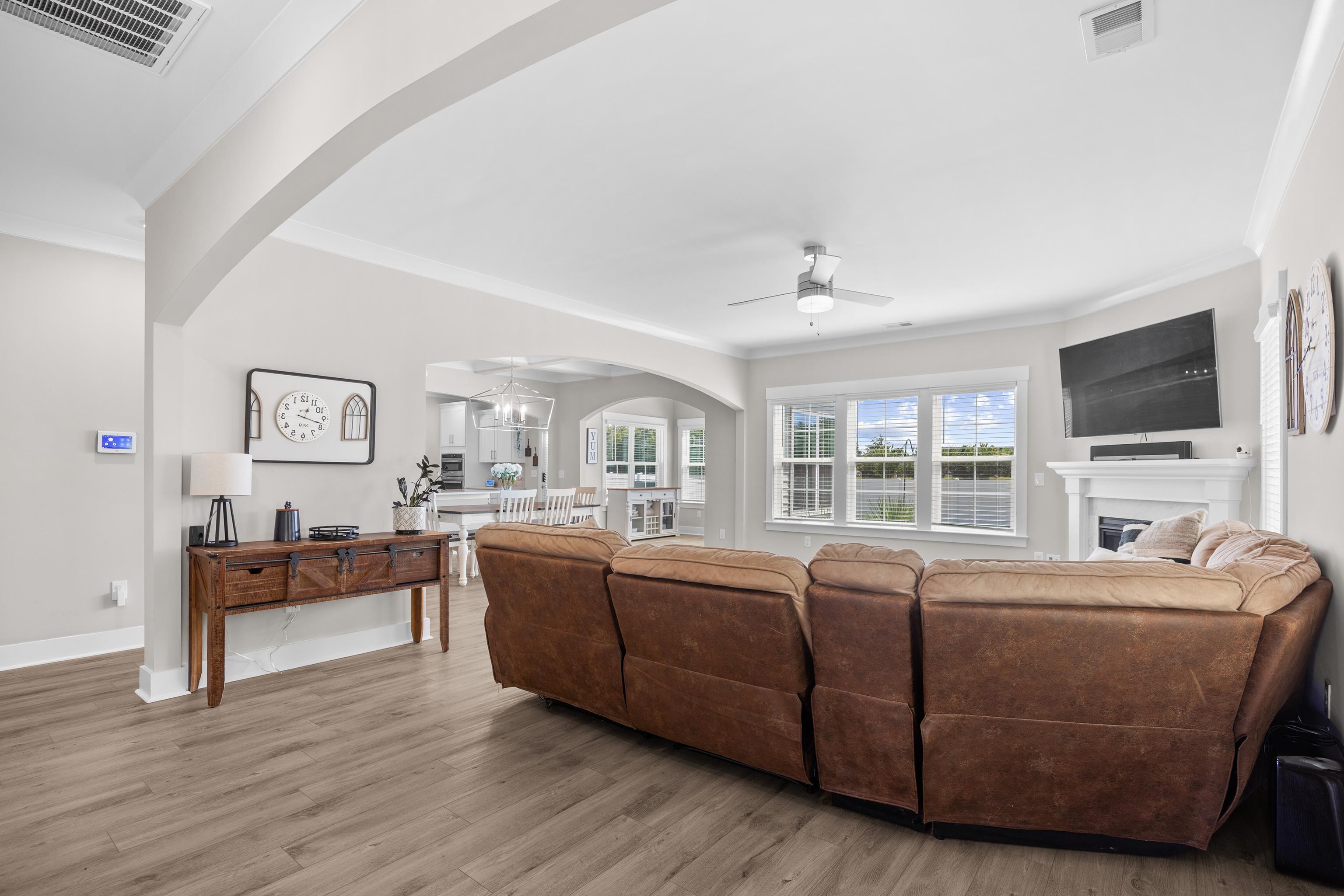 729 Enchantment Loop Property Photo 3