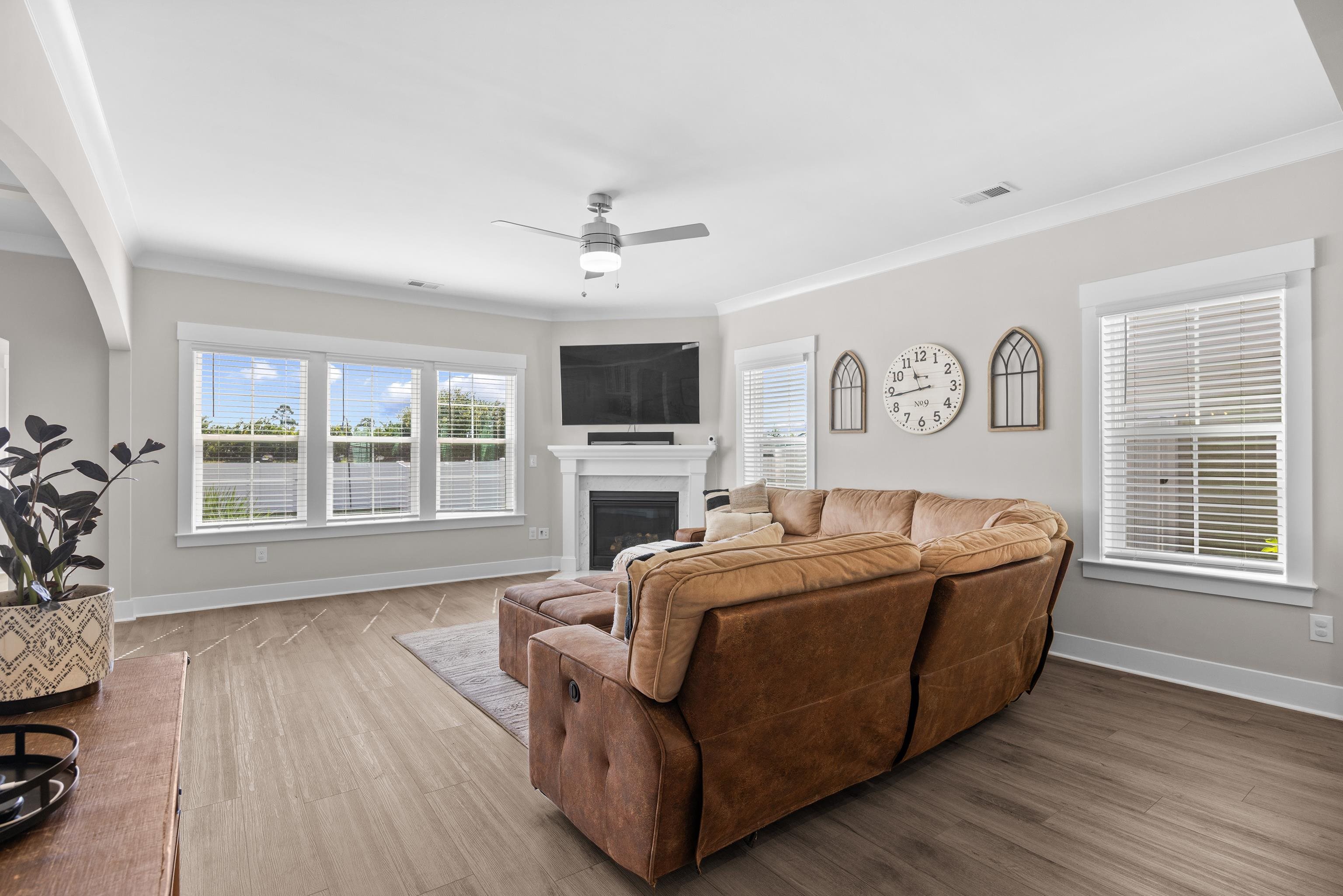 729 Enchantment Loop Property Photo 4