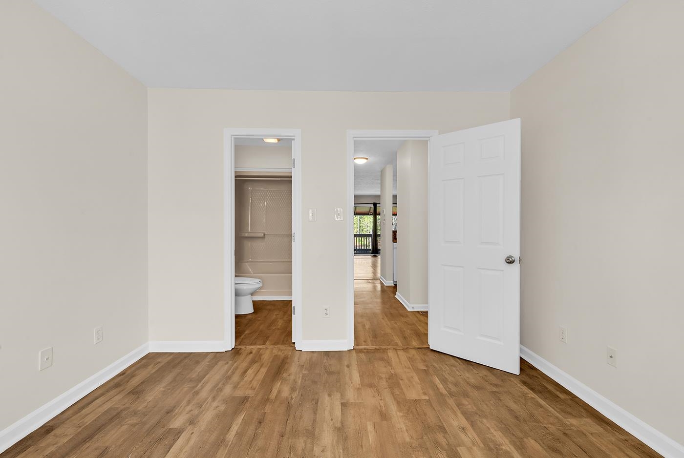 4096 Fairway Lakes Dr. Property Photo 5