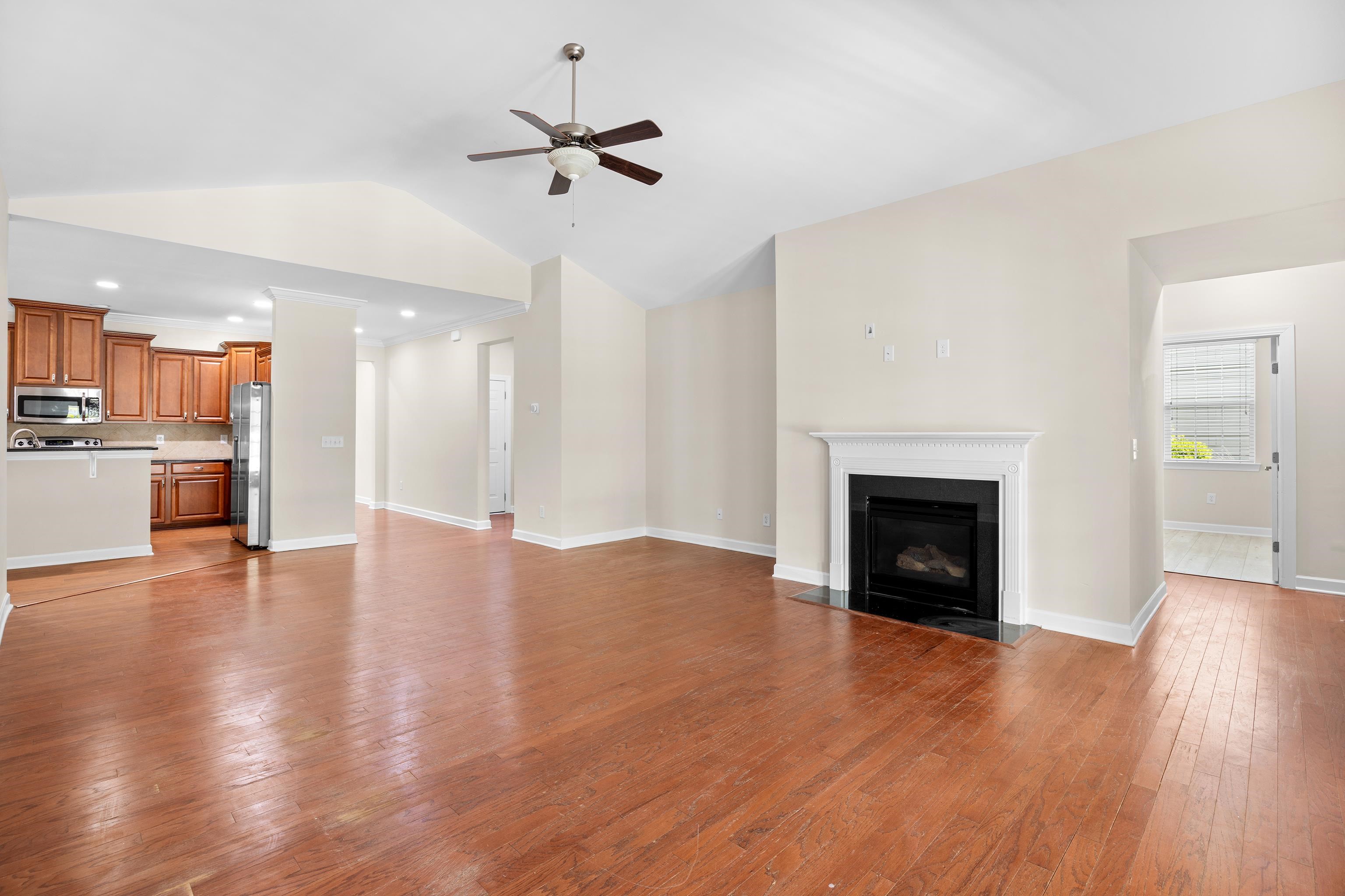 1537 Beaumont Way Property Photo 3
