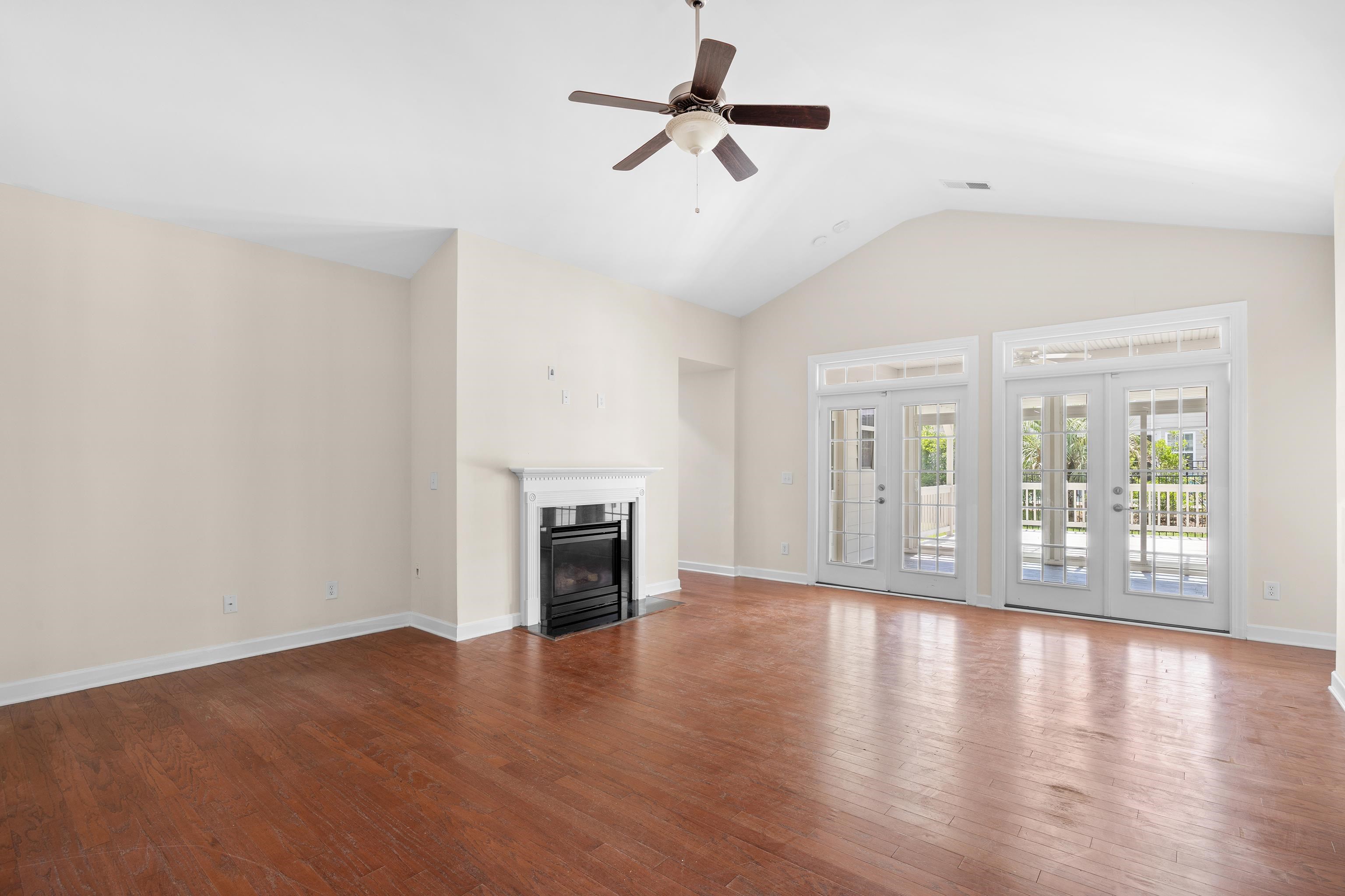 1537 Beaumont Way Property Photo 4