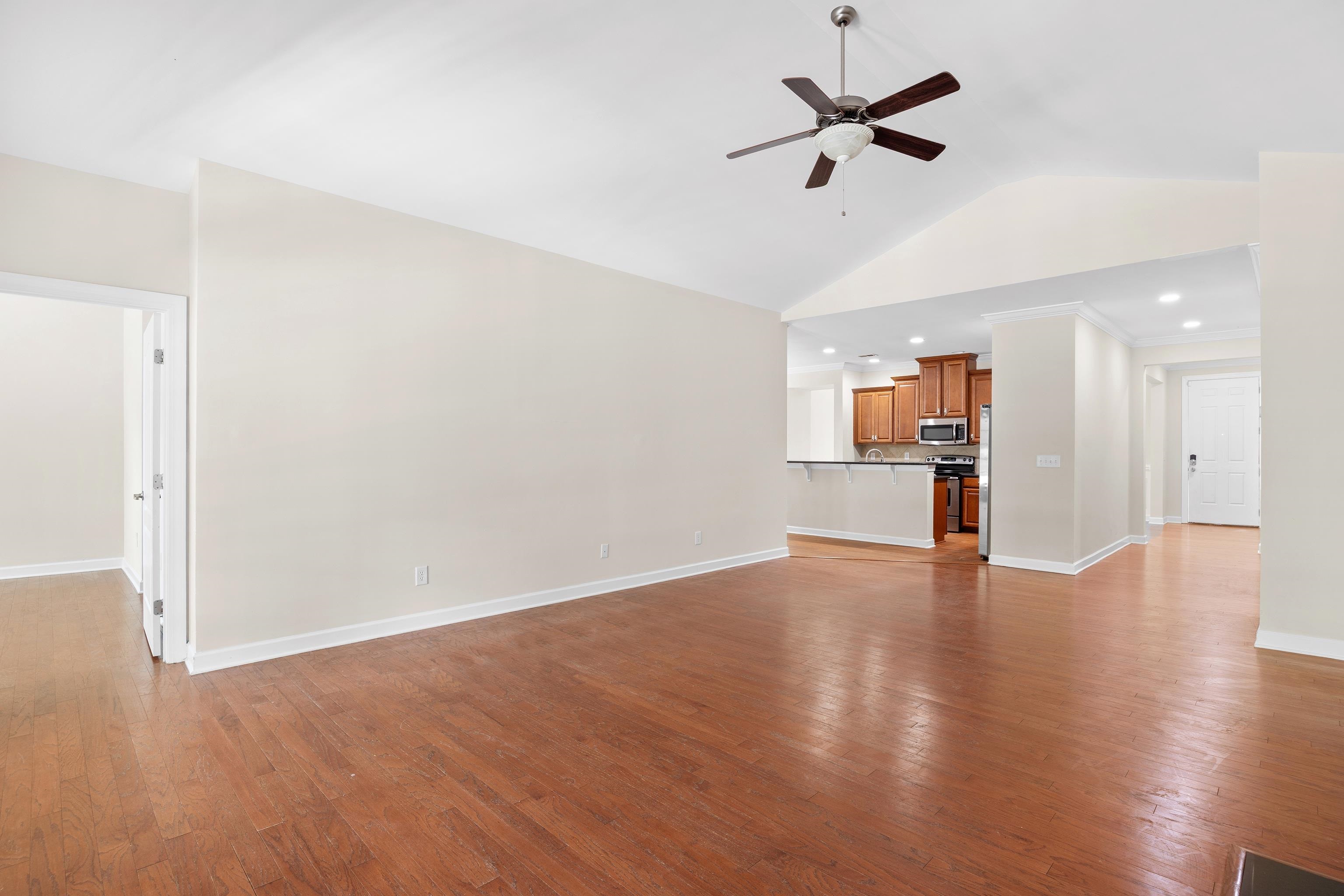 1537 Beaumont Way Property Photo 5