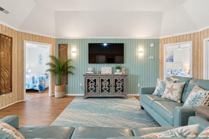 9500 Queens Ct. Property Photo 15