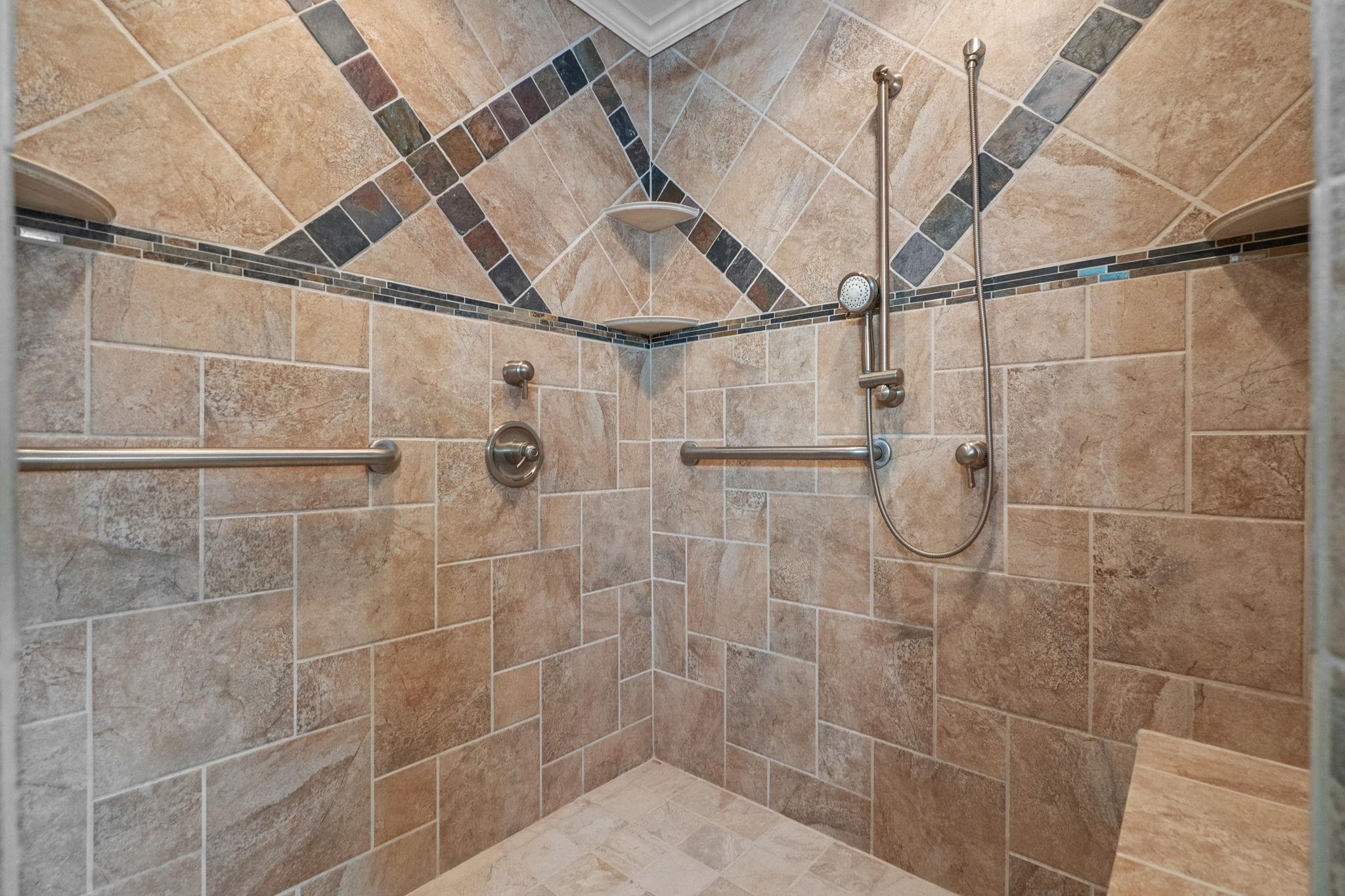 4425 Eastport Blvd. Property Photo 24