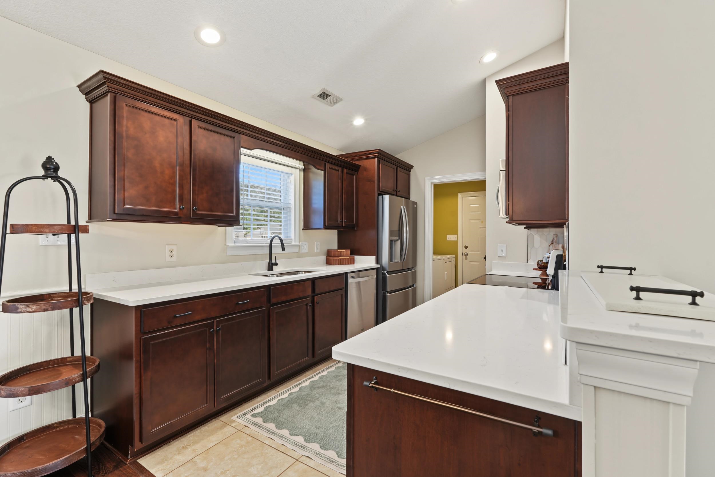 469 Oakham Dr. Property Photo 16