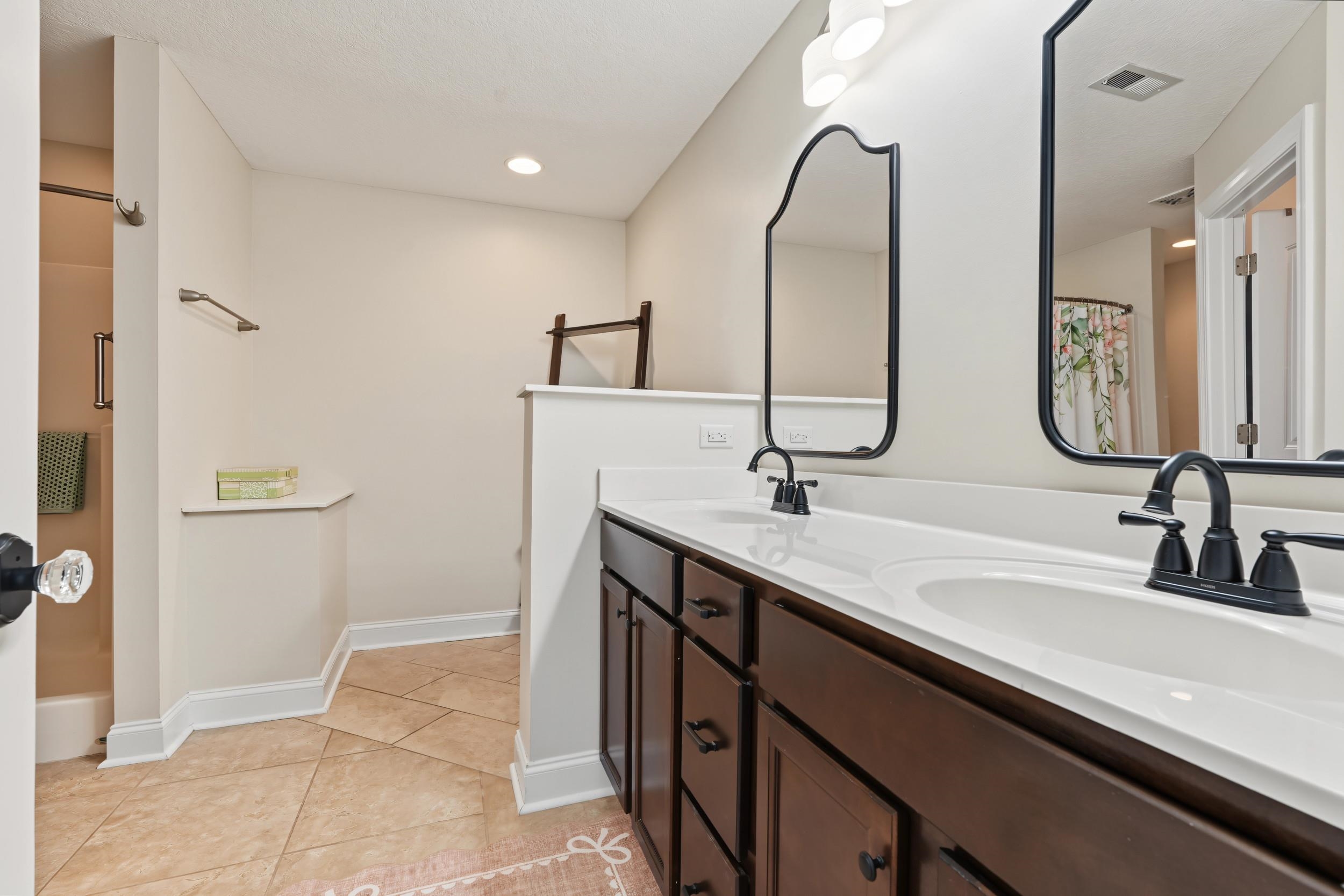 469 Oakham Dr. Property Photo 28