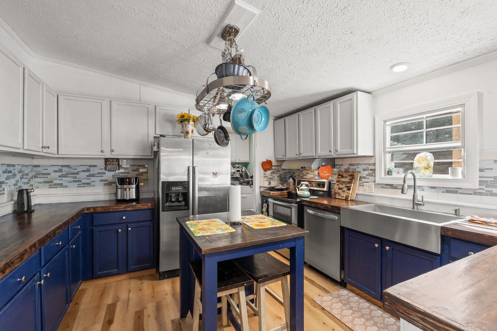 1005 Weslin Creek Dr. Property Photo 6
