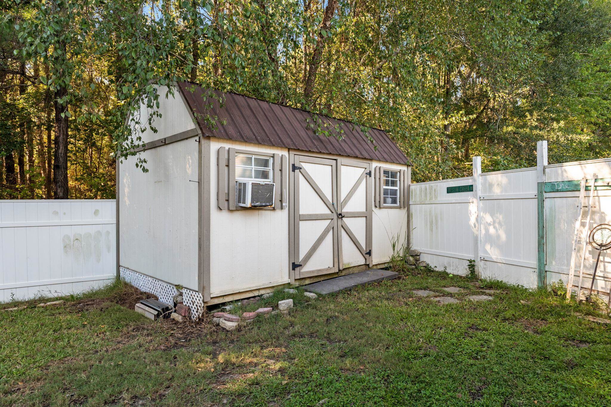 1005 Weslin Creek Dr. Property Photo 32