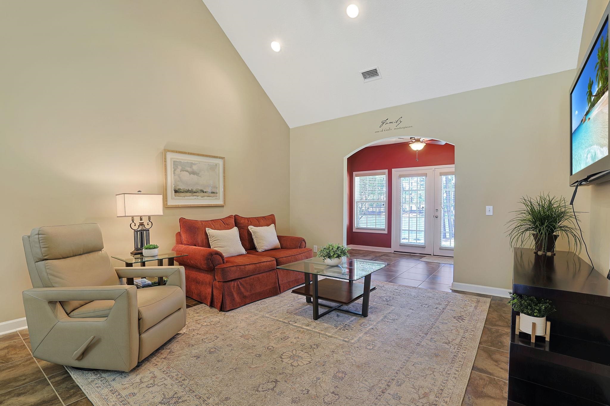 822 Foxtail Dr. Property Photo 2