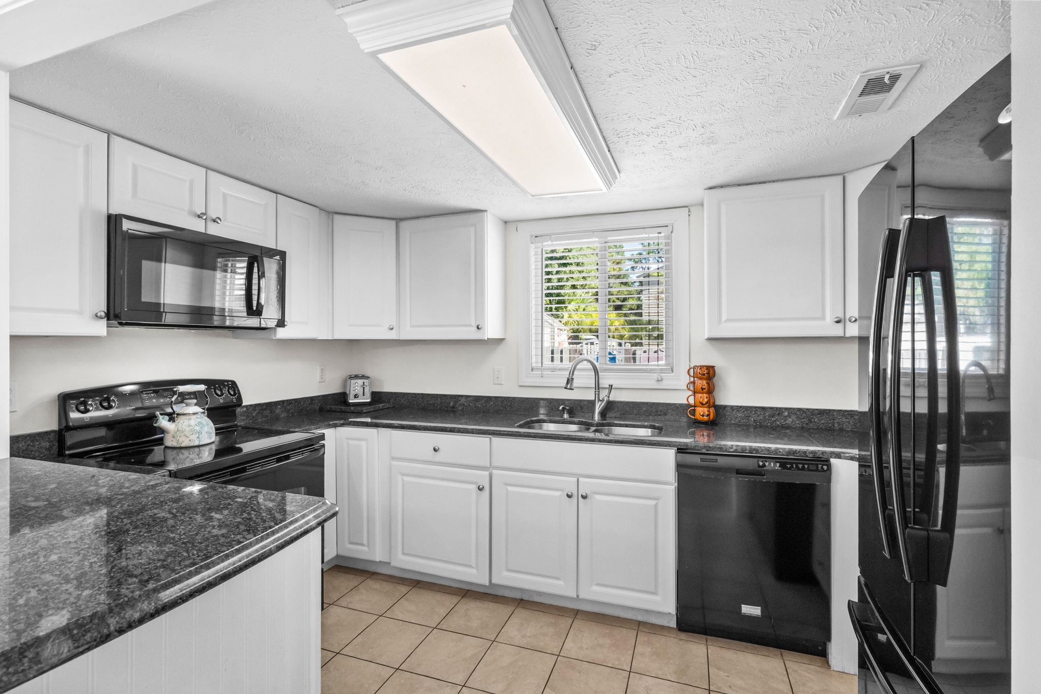 1710-c Edge Dr. Property Photo 20