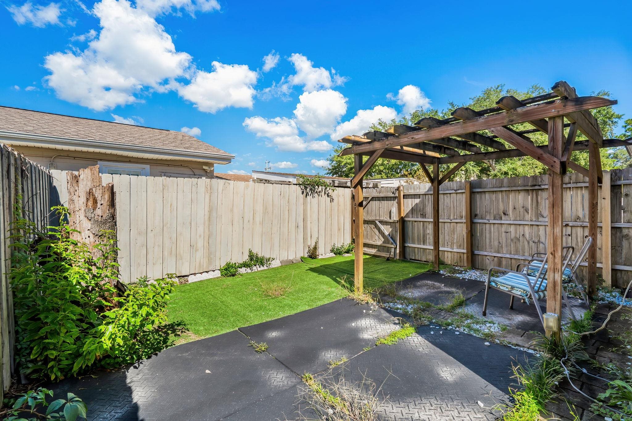 1710-c Edge Dr. Property Photo 23