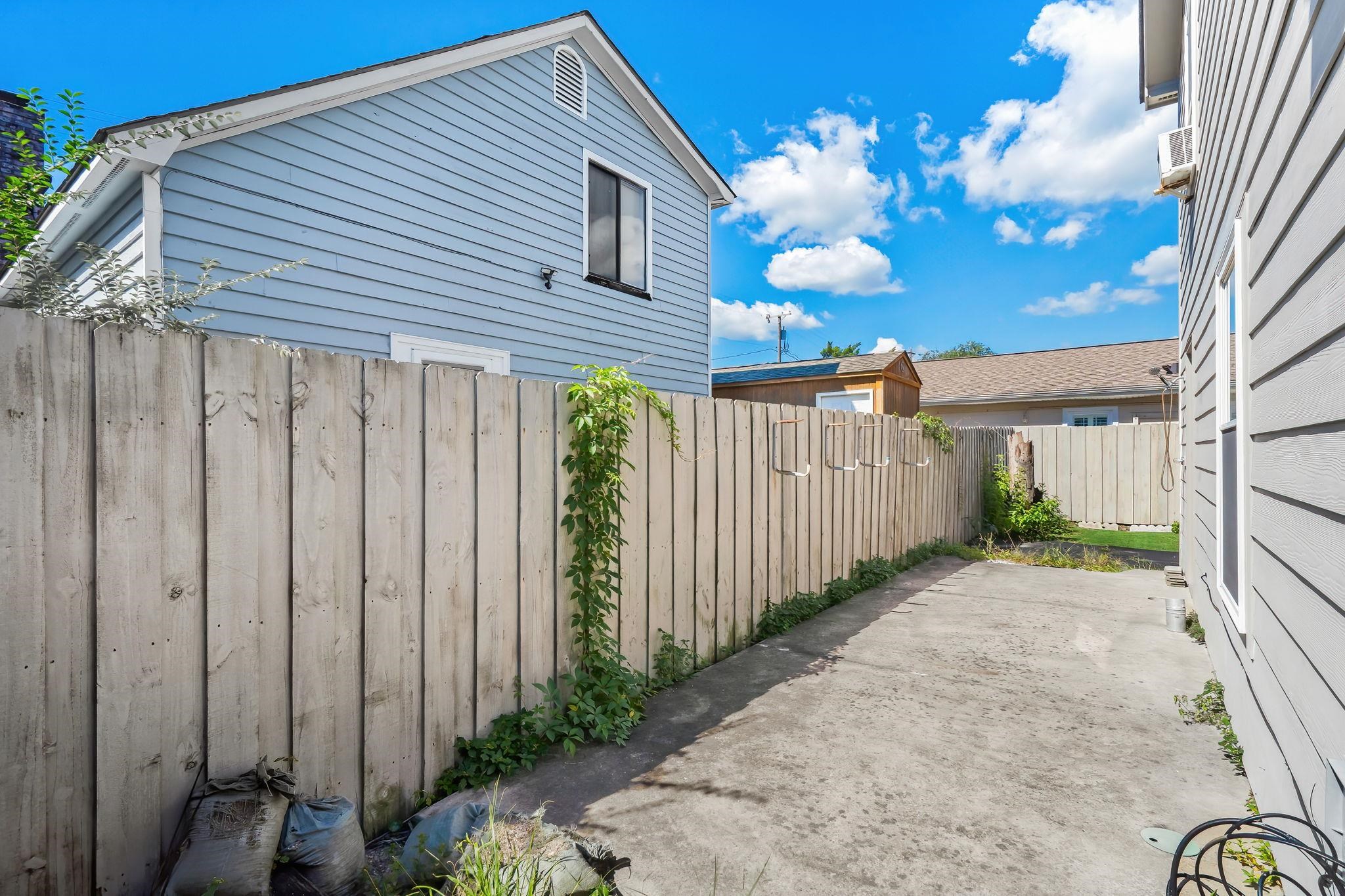 1710-c Edge Dr. Property Photo 27