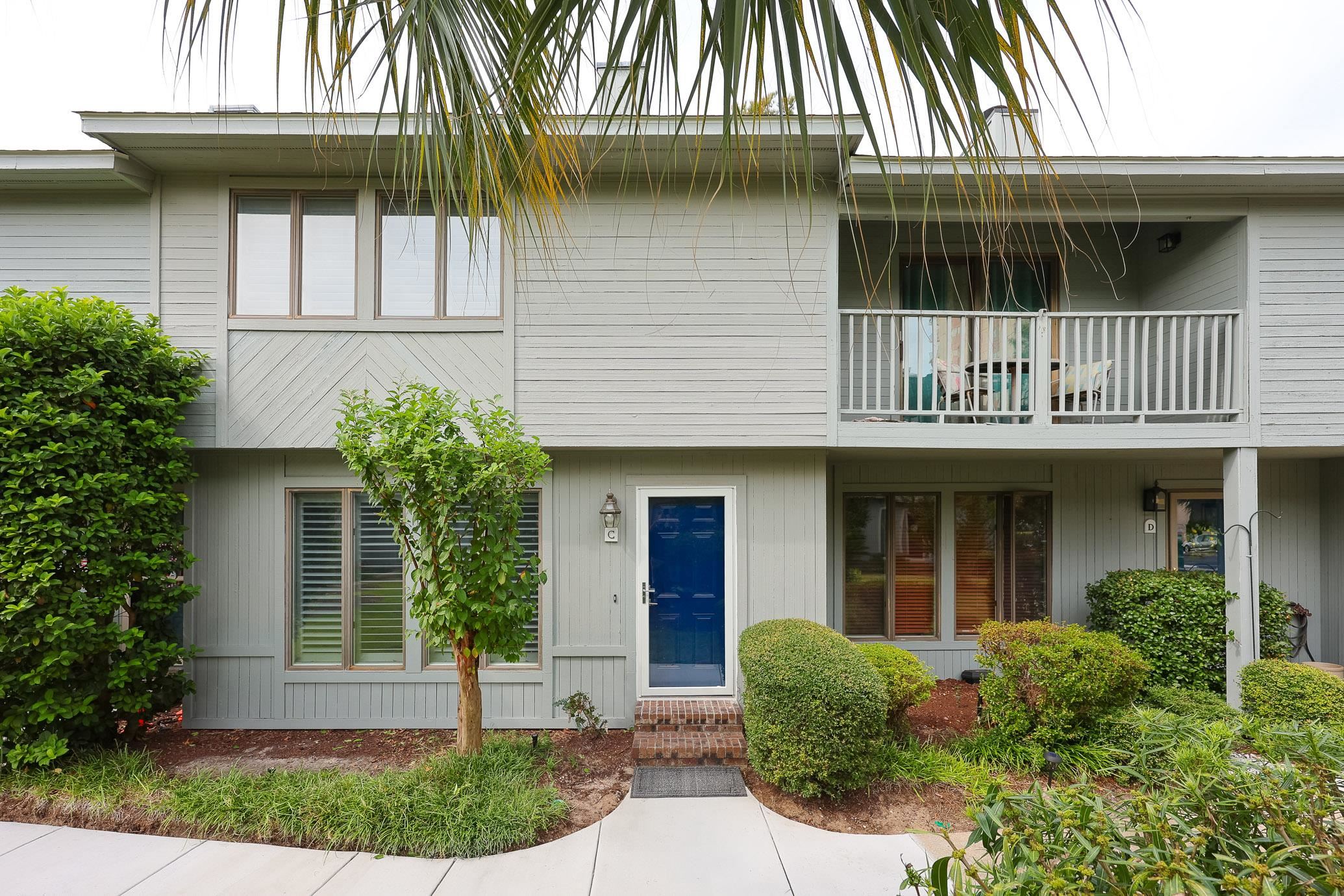 304 75th Ave N Property Photo 1