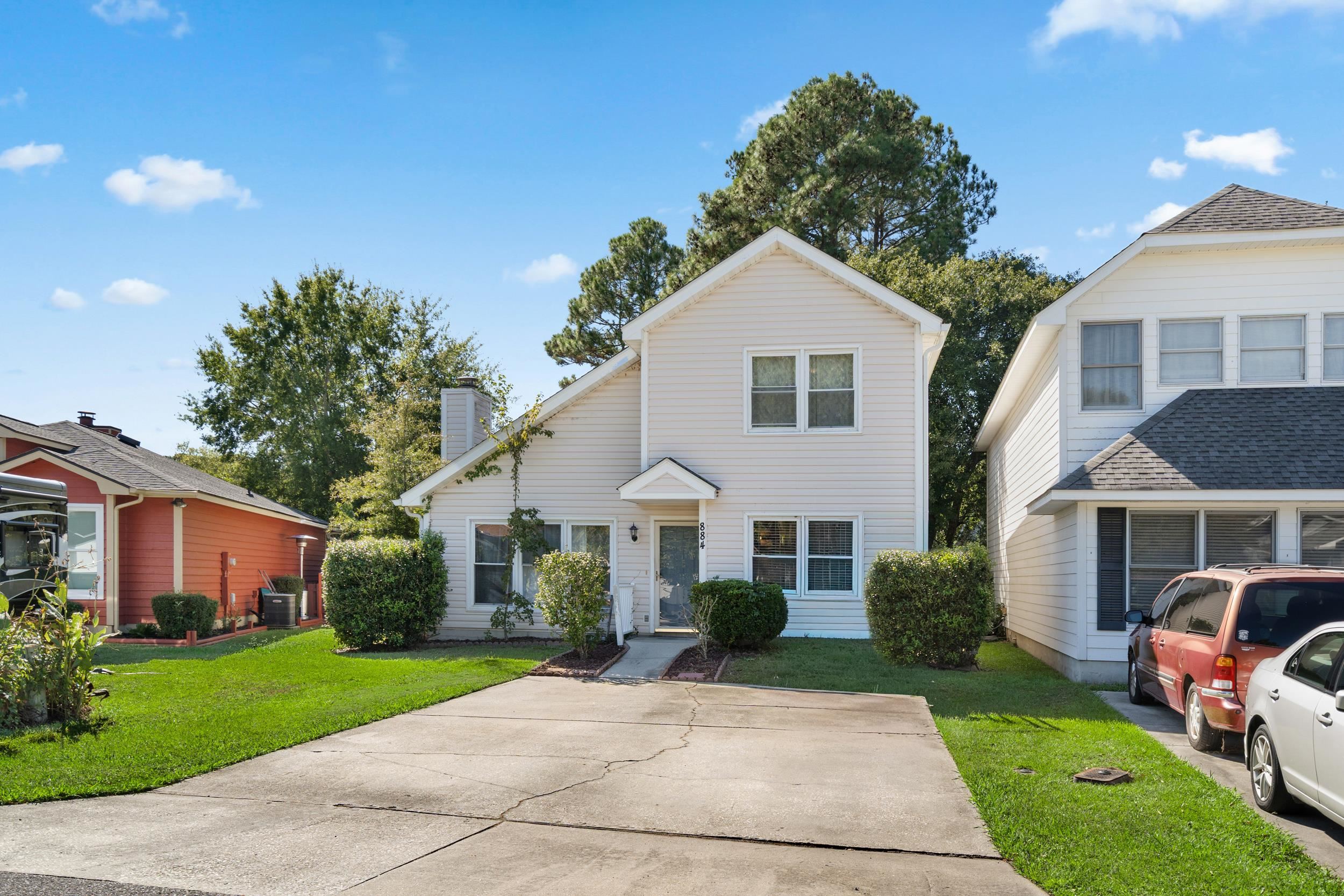 884 Brenda Pl. Property Photo 1