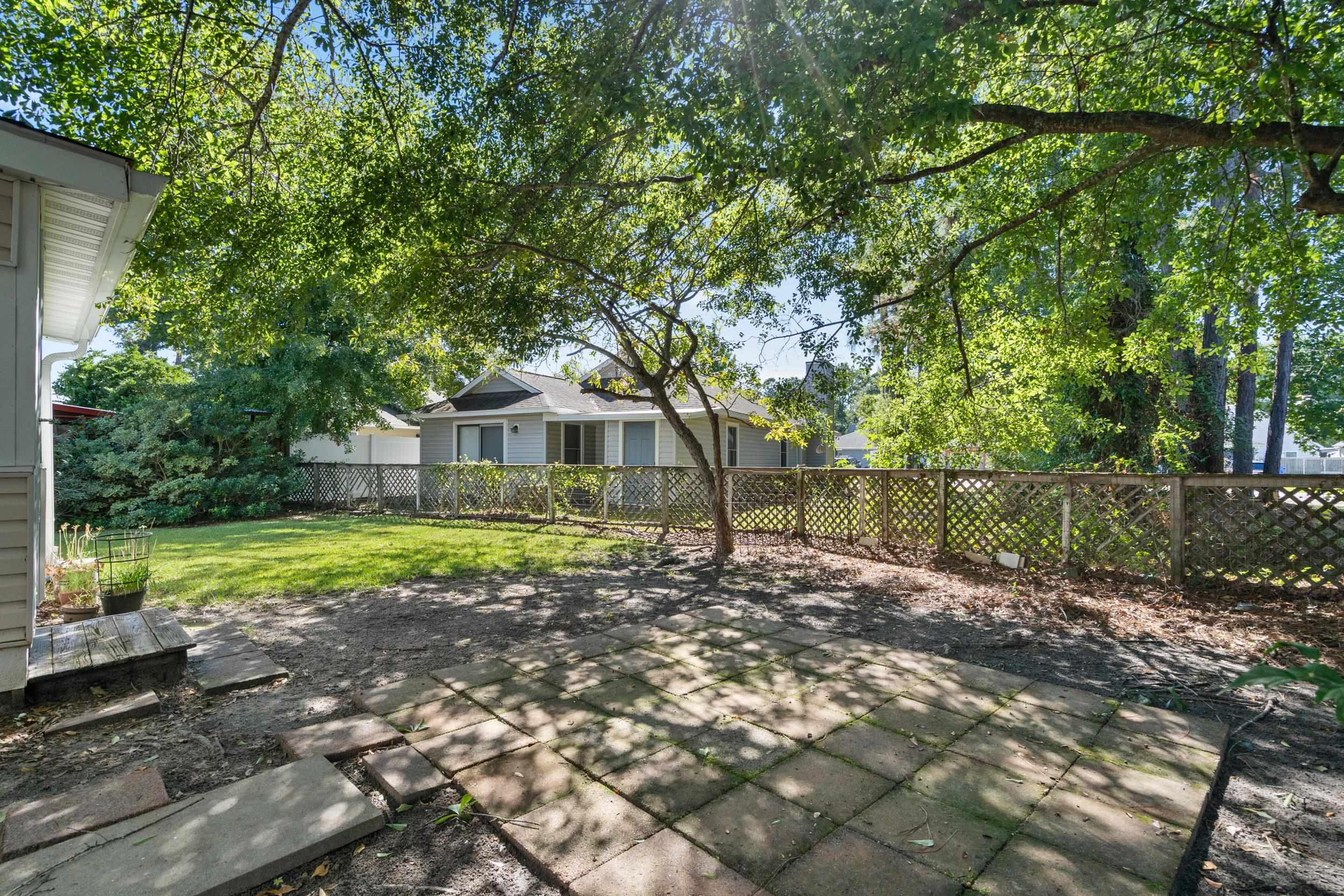 884 Brenda Pl. Property Photo 22