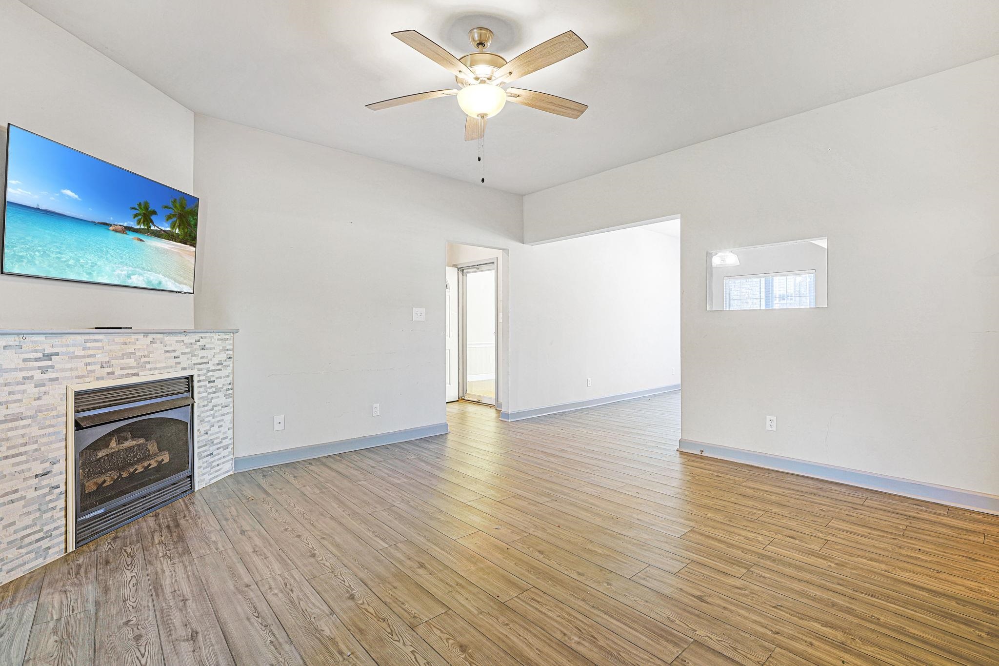 100 Willow Green Dr. Property Photo 6