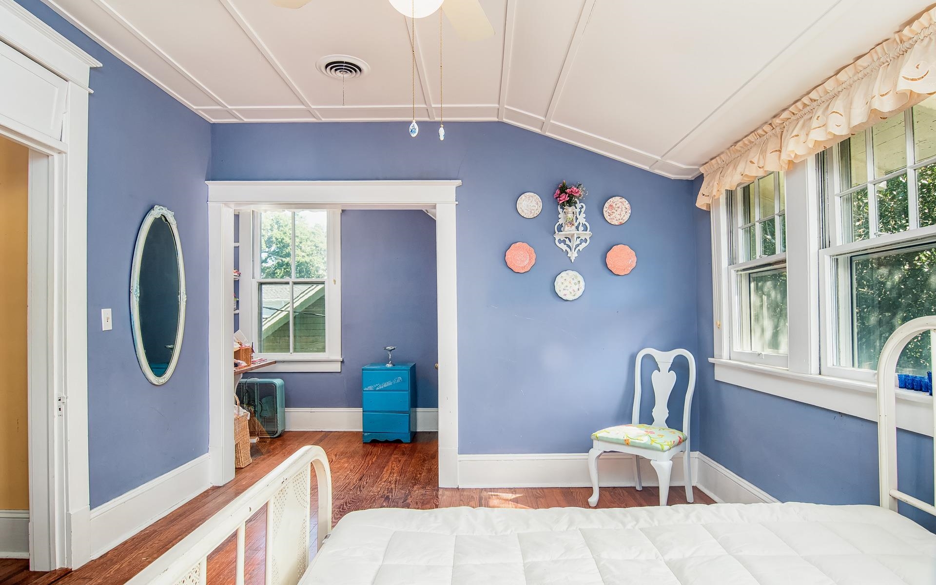 213 Queen St. Property Photo 19
