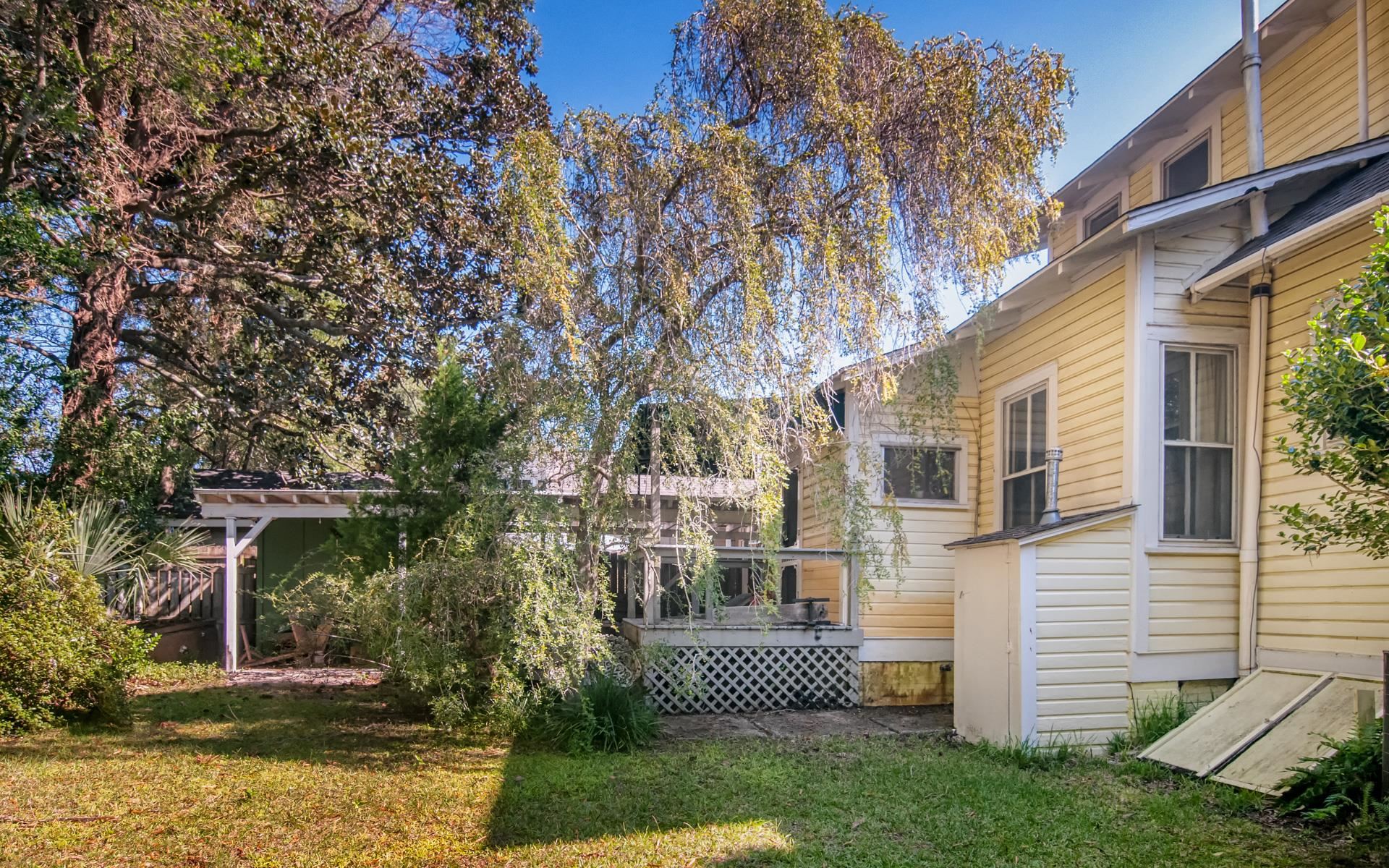 213 Queen St. Property Photo 23
