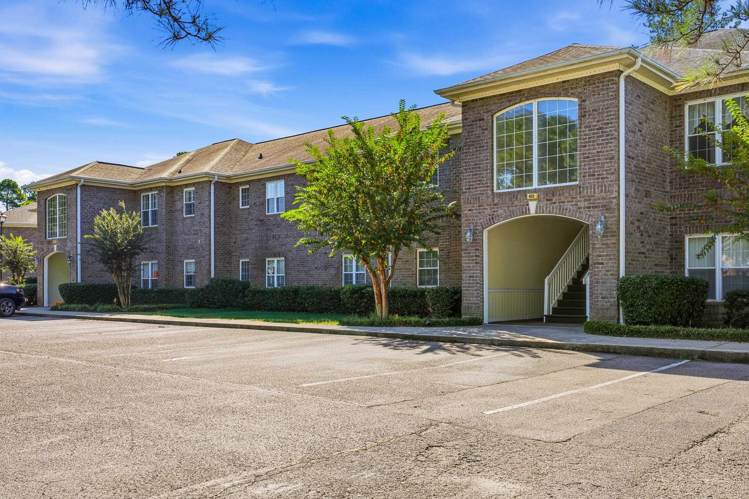 400 Willow Green Dr. Property Photo 1