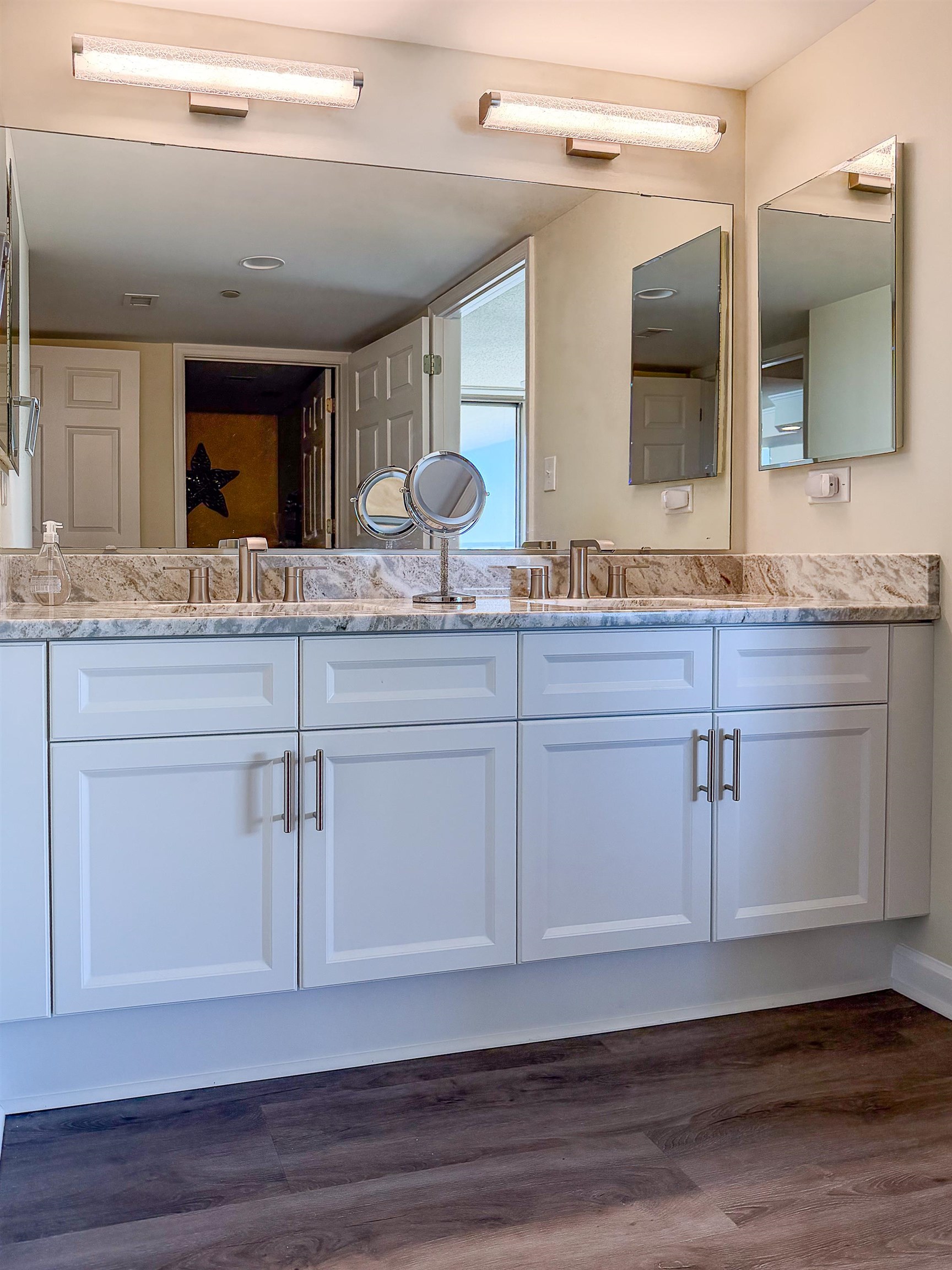8560 Queensway Blvd. Property Photo 24