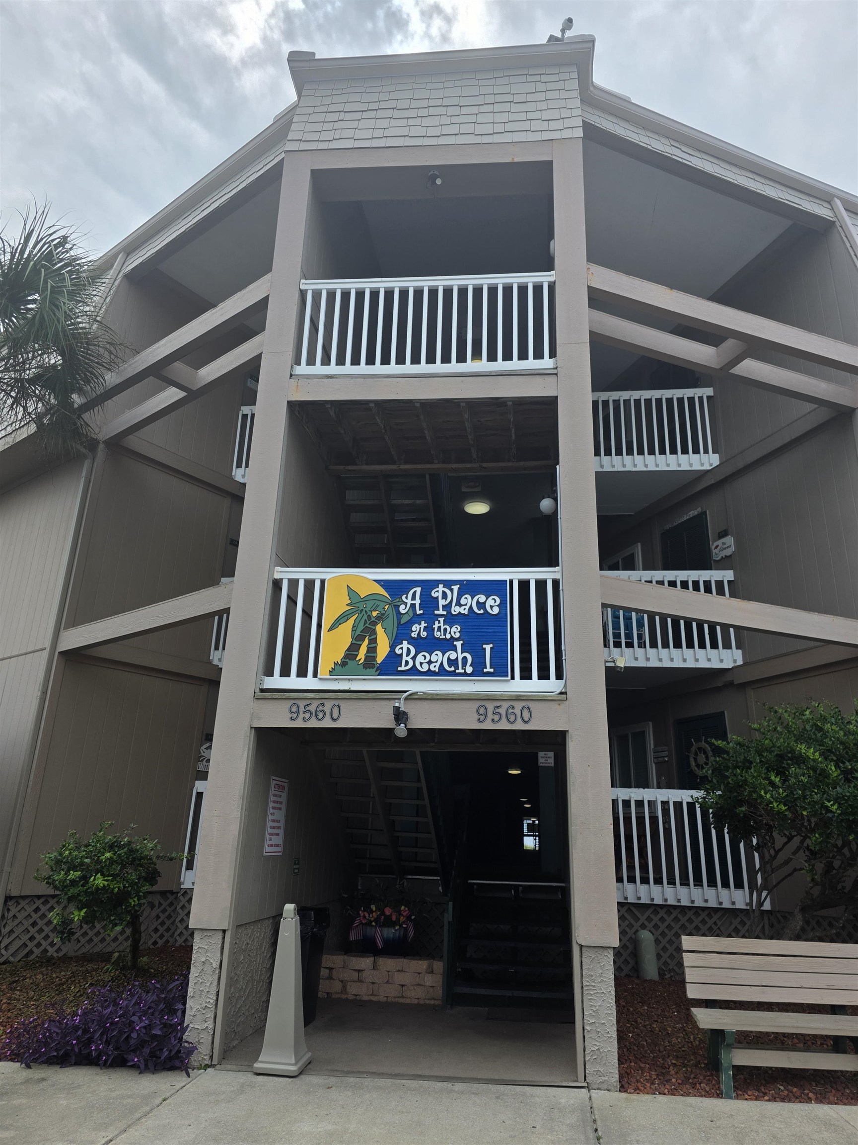 9560 Shore Dr. Property Photo 1