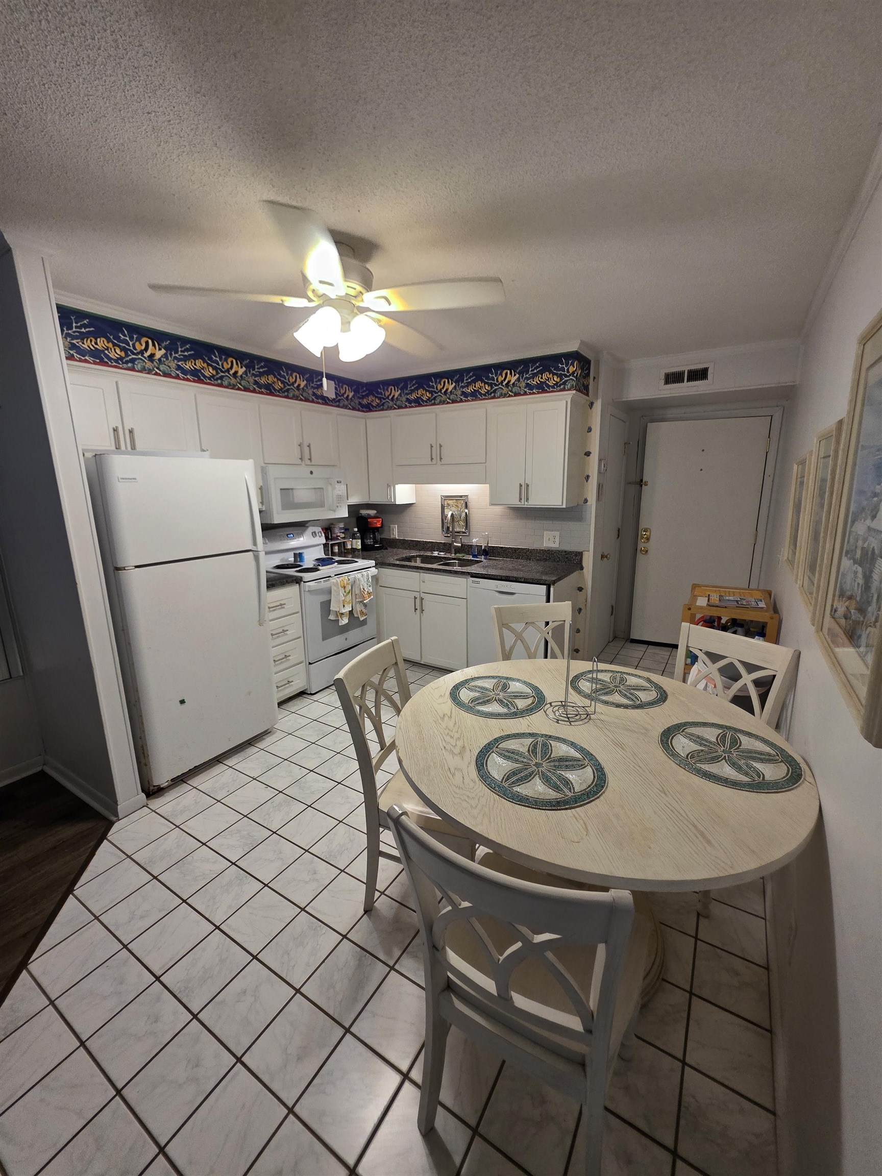 9560 Shore Dr. Property Photo 2