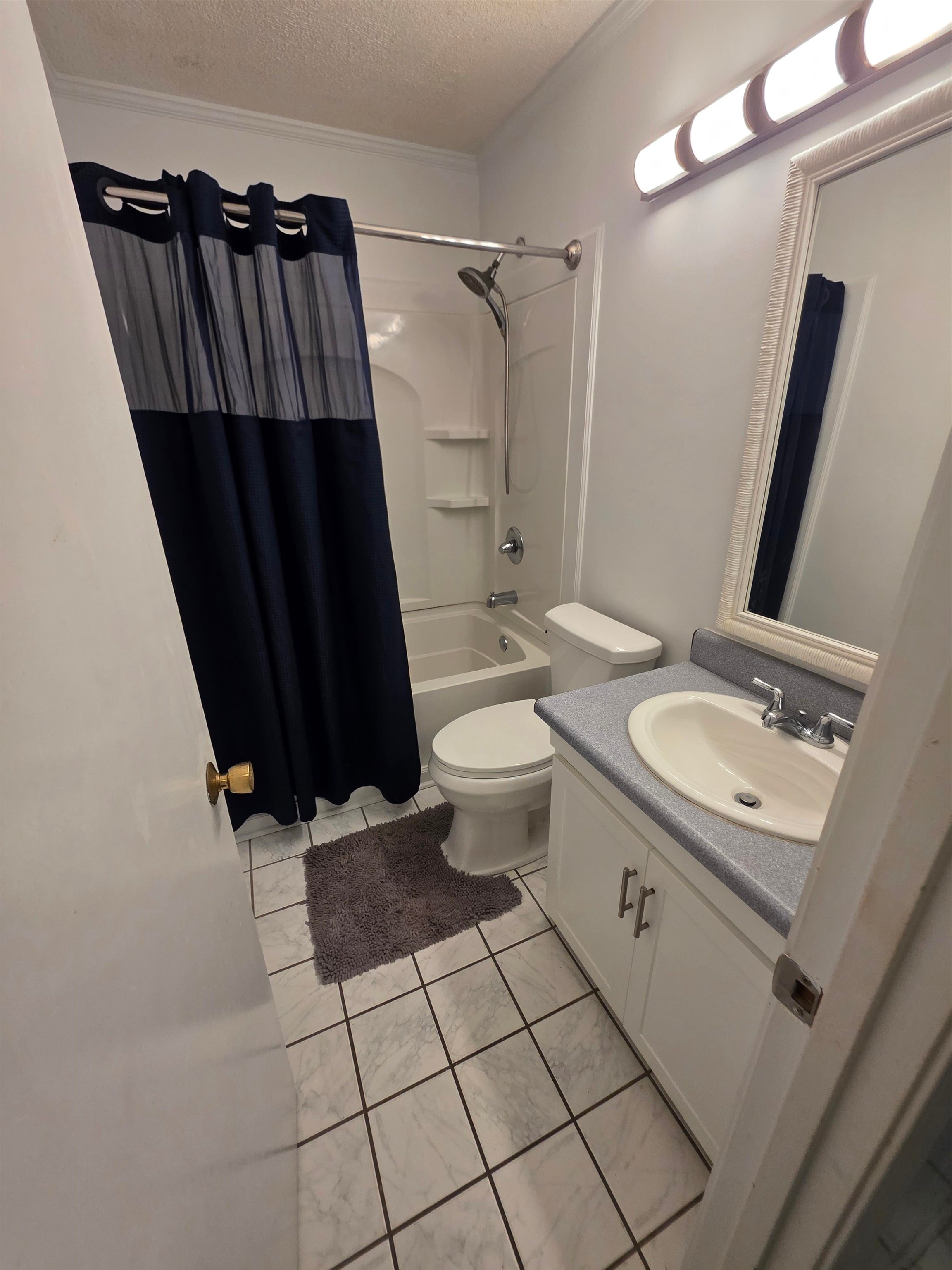 9560 Shore Dr. Property Photo 6