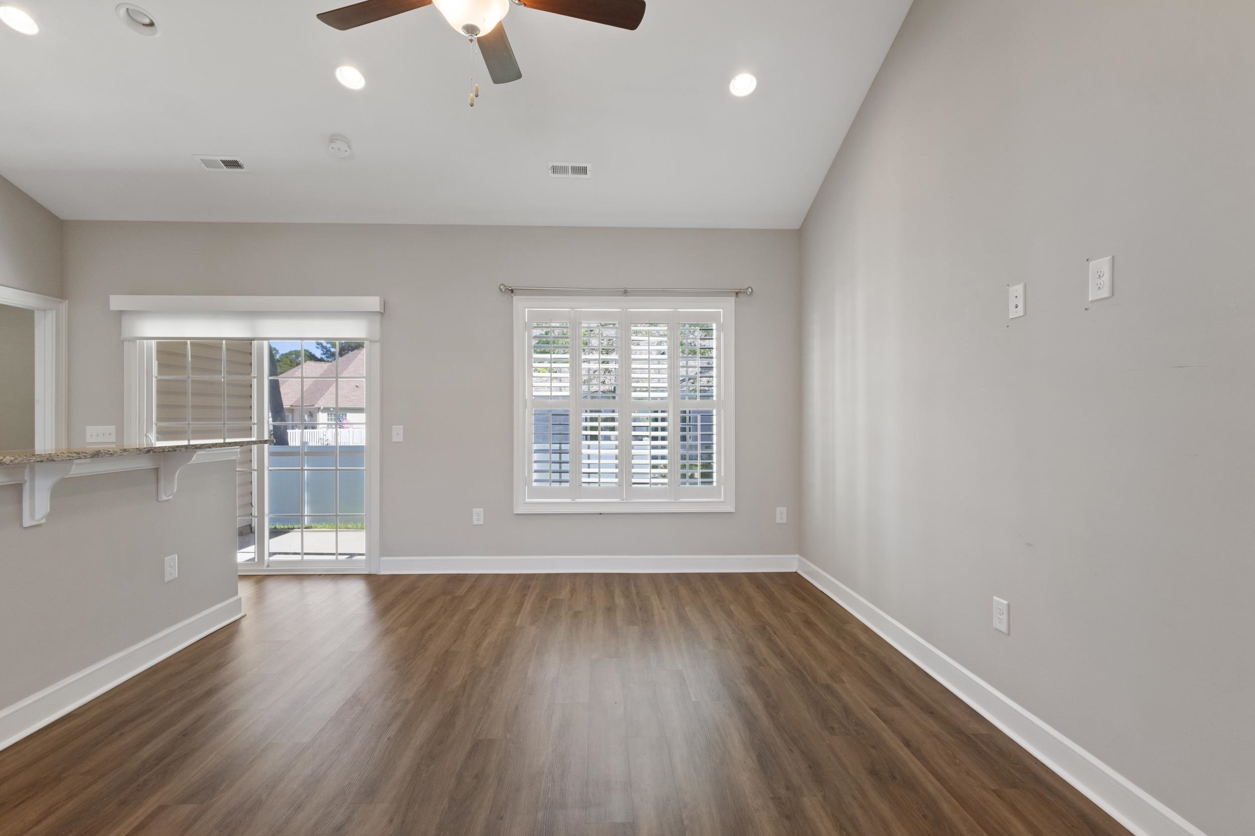 532 Whiddy Loop Property Photo 18