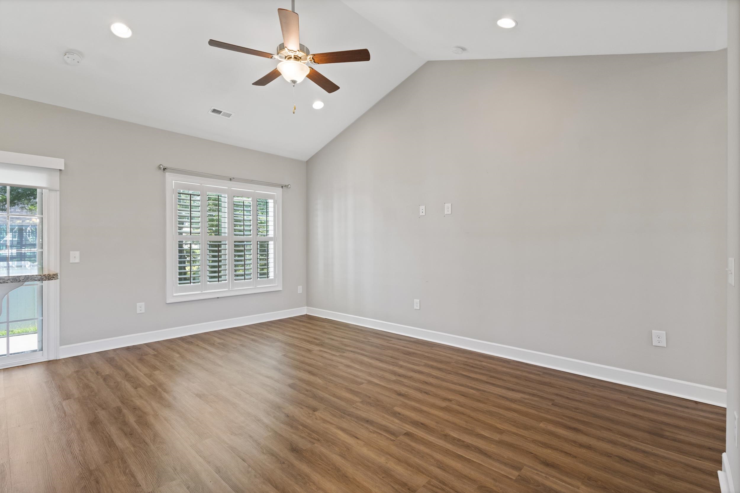 532 Whiddy Loop Property Photo 19