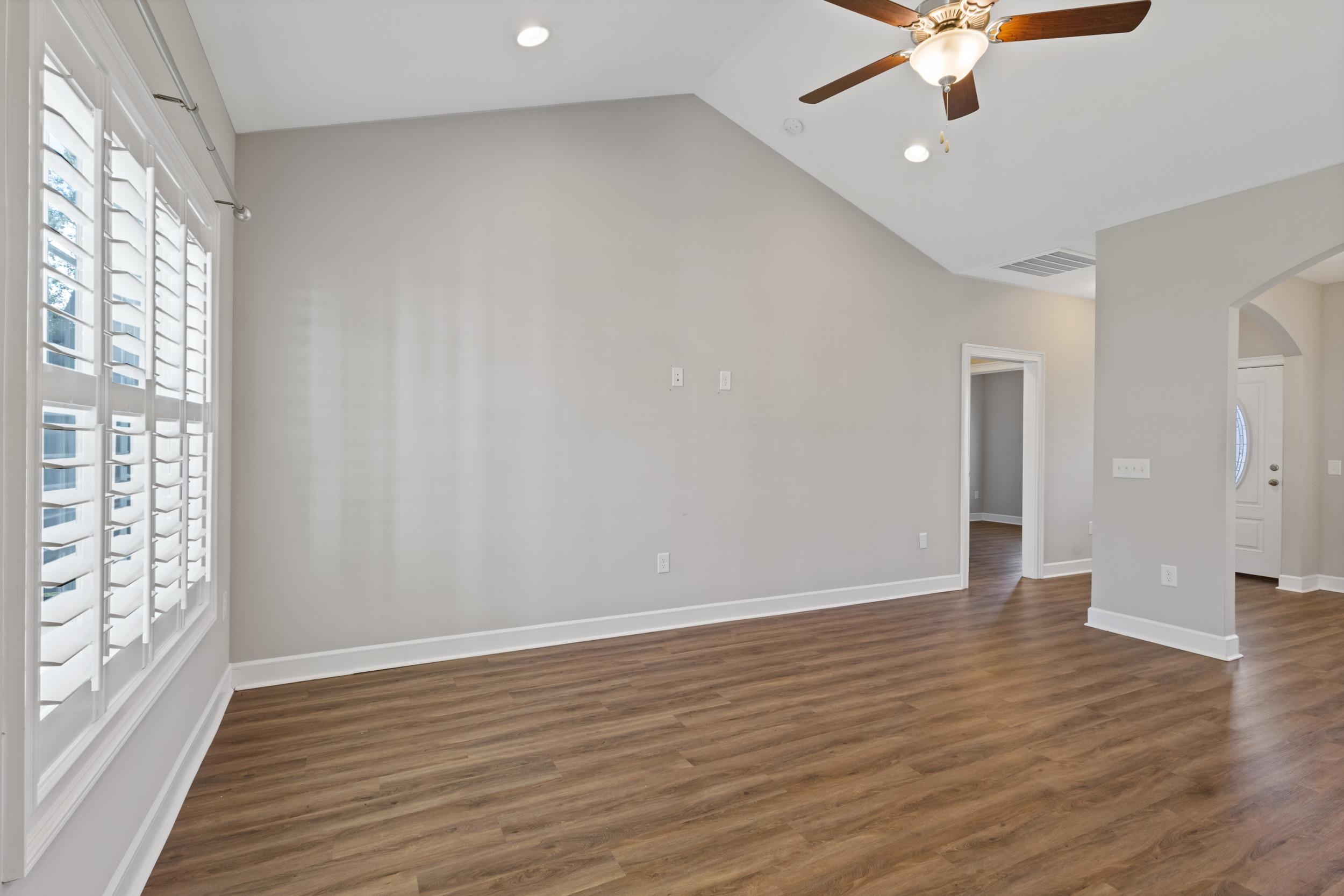 532 Whiddy Loop Property Photo 20