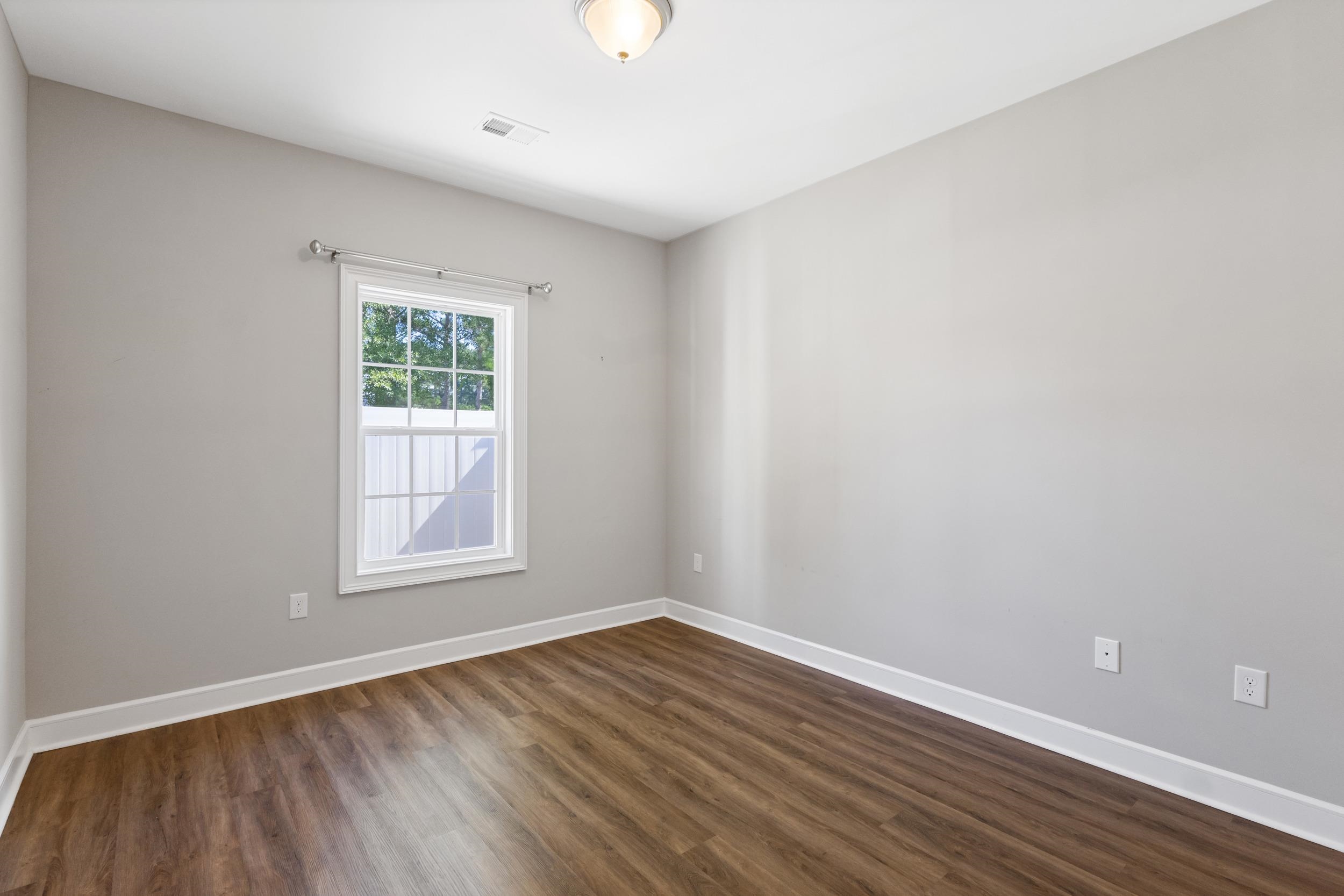 532 Whiddy Loop Property Photo 33