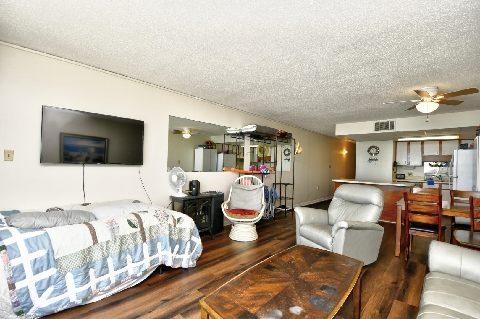 1210 N Waccamaw Dr. Property Photo 8