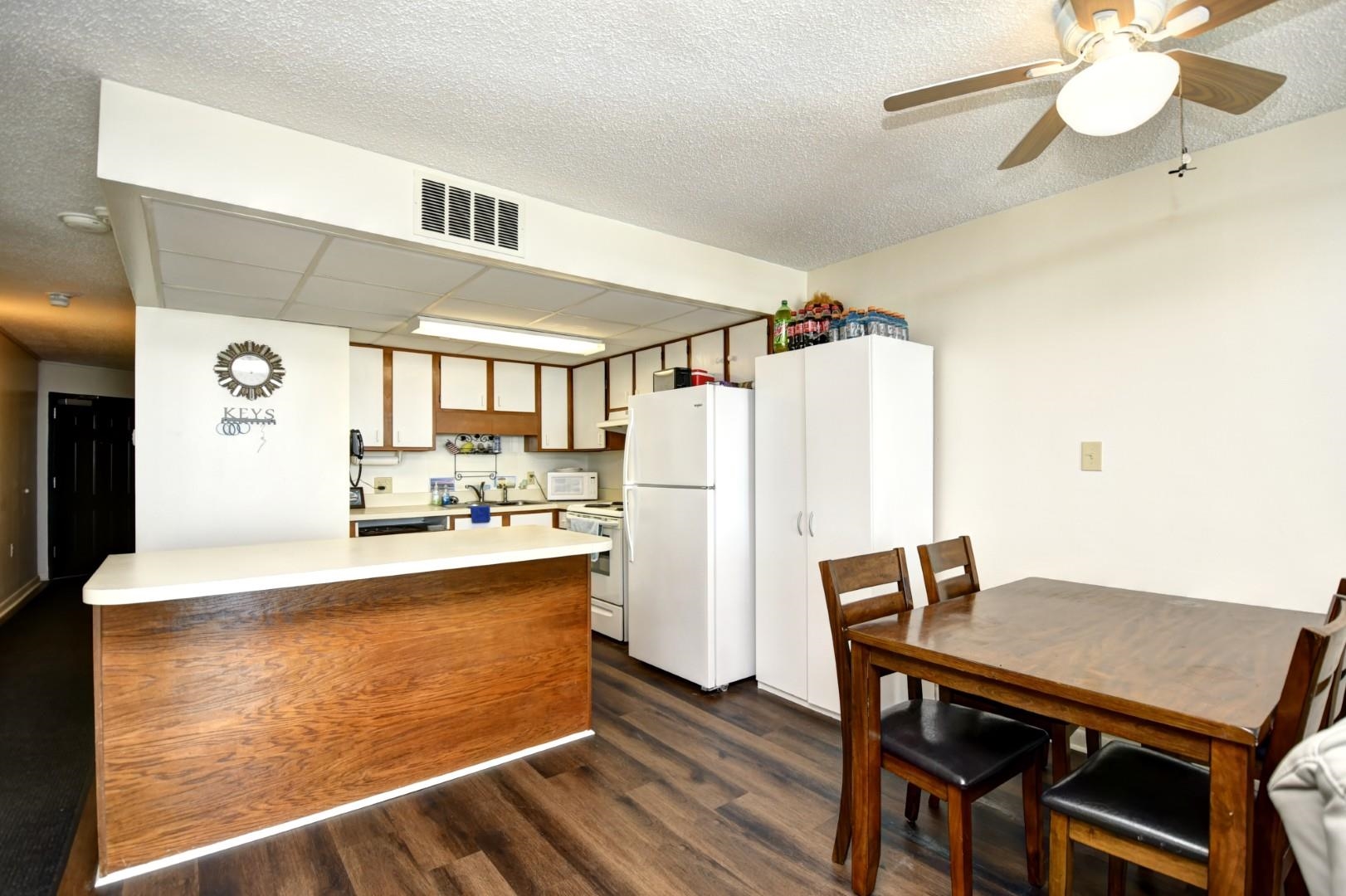 1210 N Waccamaw Dr. Property Photo 10